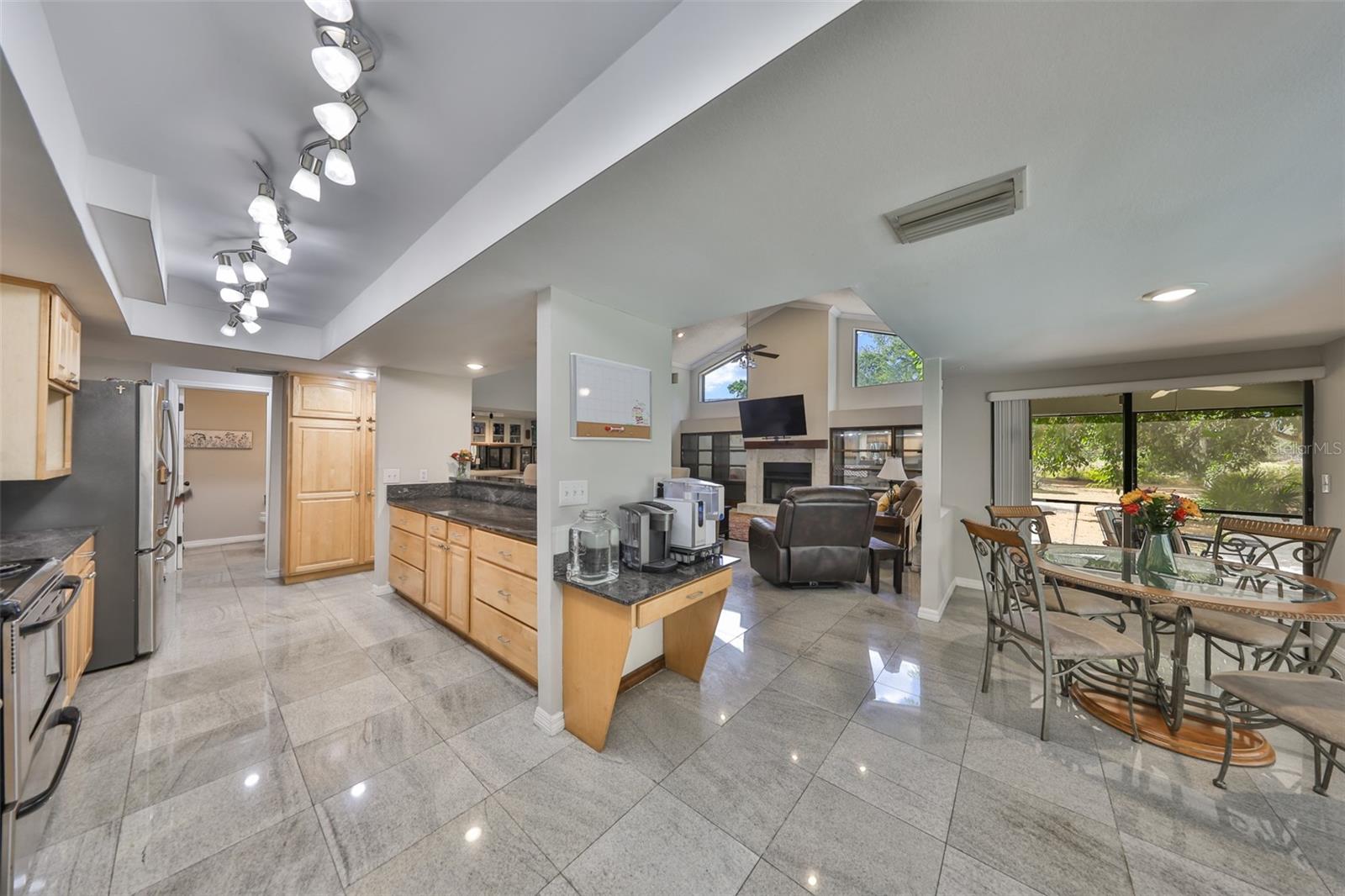 Listing photo id 47 for 1902 Sweet Bay Court