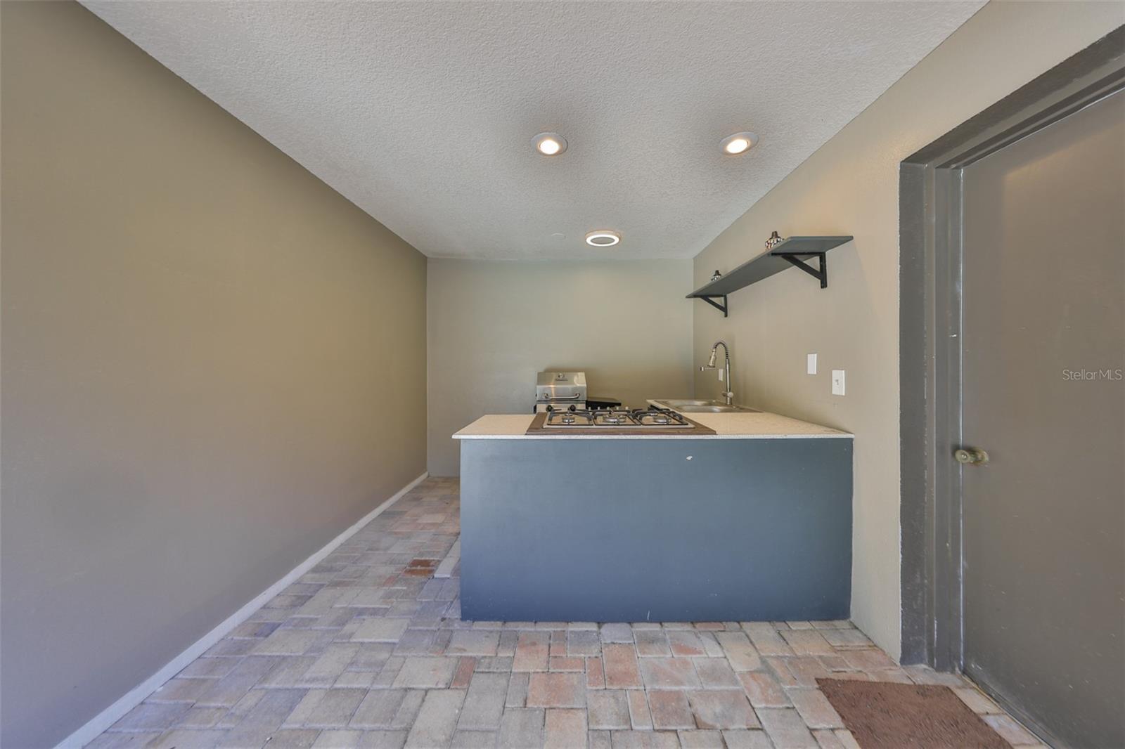 Listing photo id 51 for 1902 Sweet Bay Court