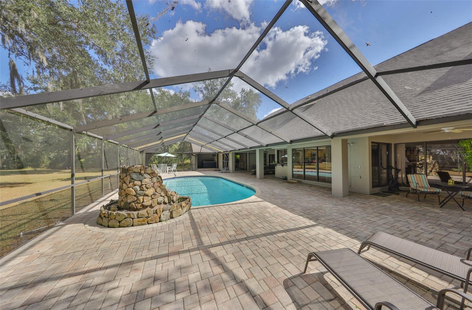 Listing photo id 56 for 1902 Sweet Bay Court