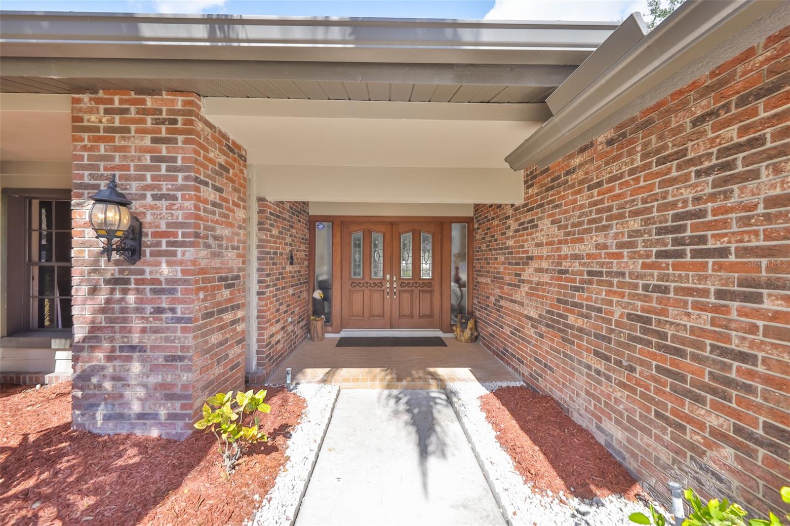 Listing photo id 4 for 1902 Sweet Bay Court