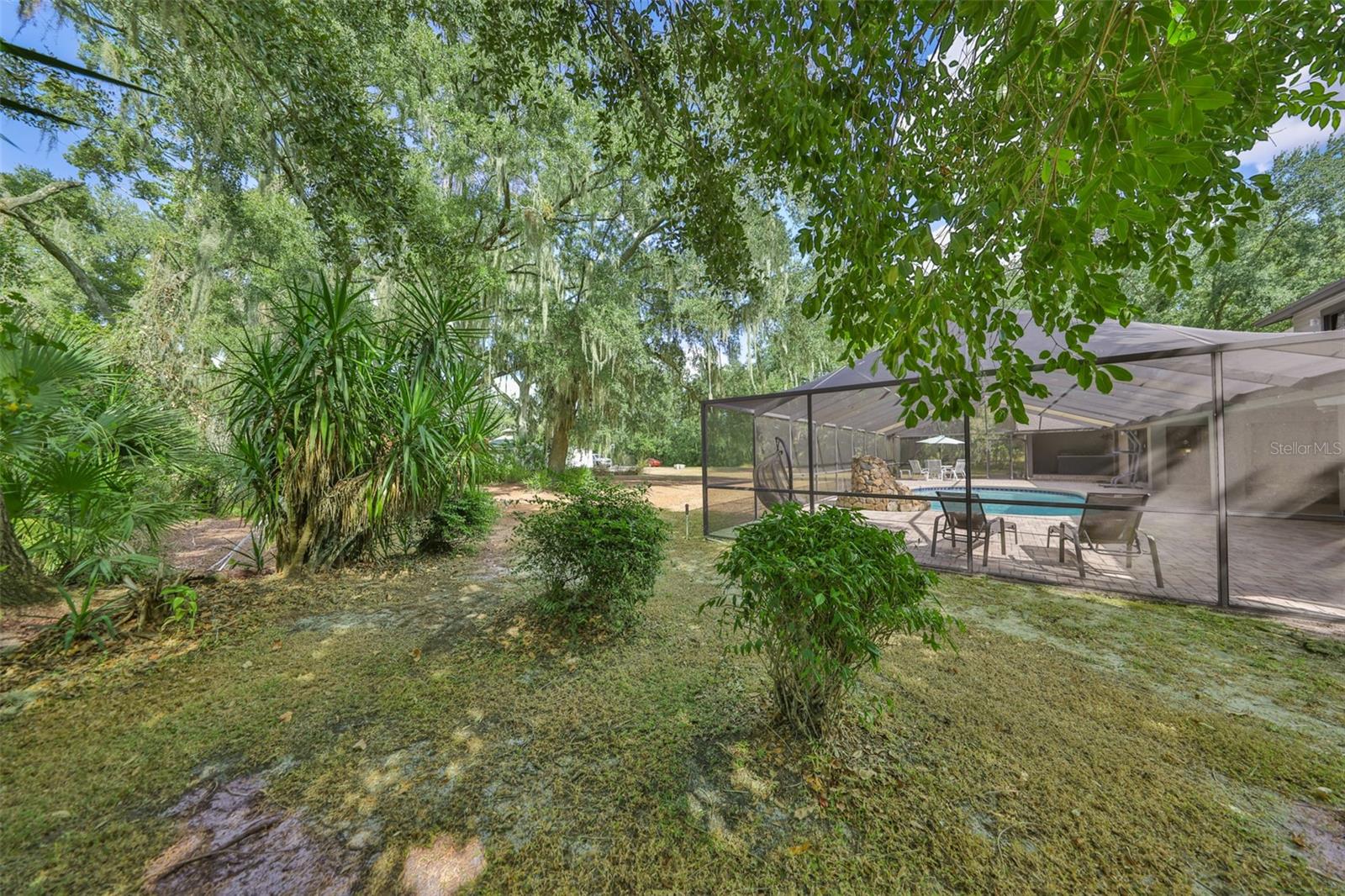 Listing photo id 59 for 1902 Sweet Bay Court