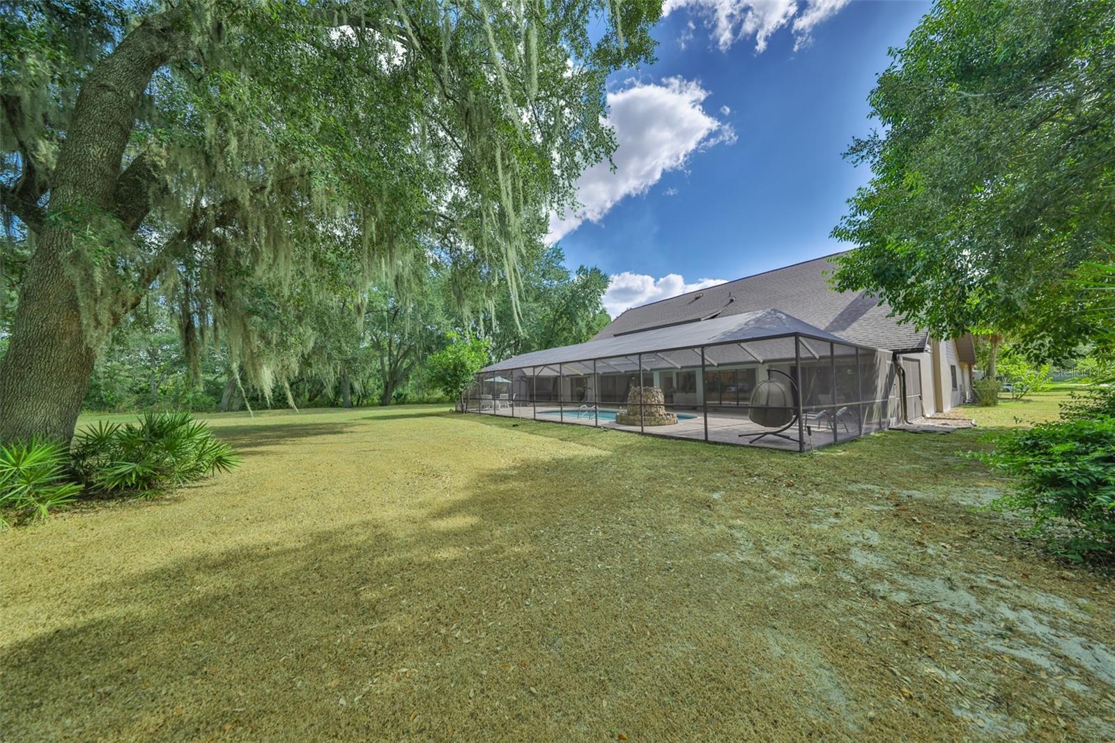 Listing photo id 60 for 1902 Sweet Bay Court