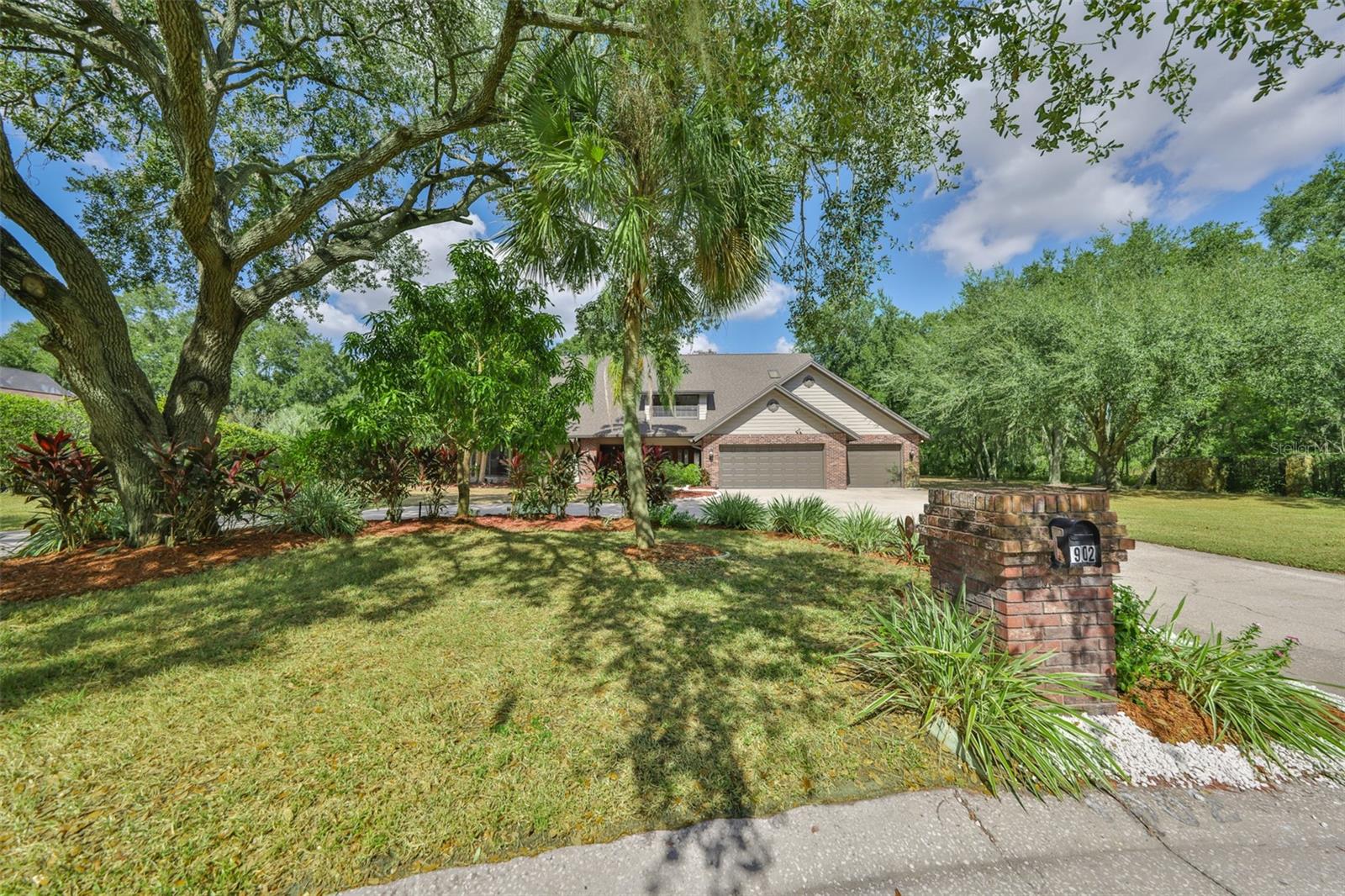 Listing photo id 62 for 1902 Sweet Bay Court