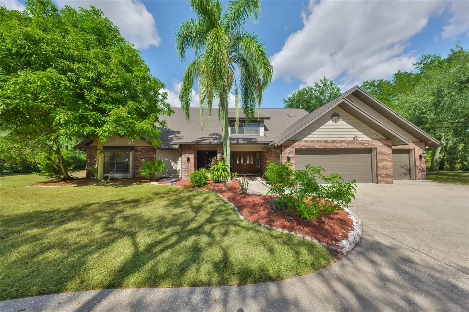 Listing photo id 64 for 1902 Sweet Bay Court