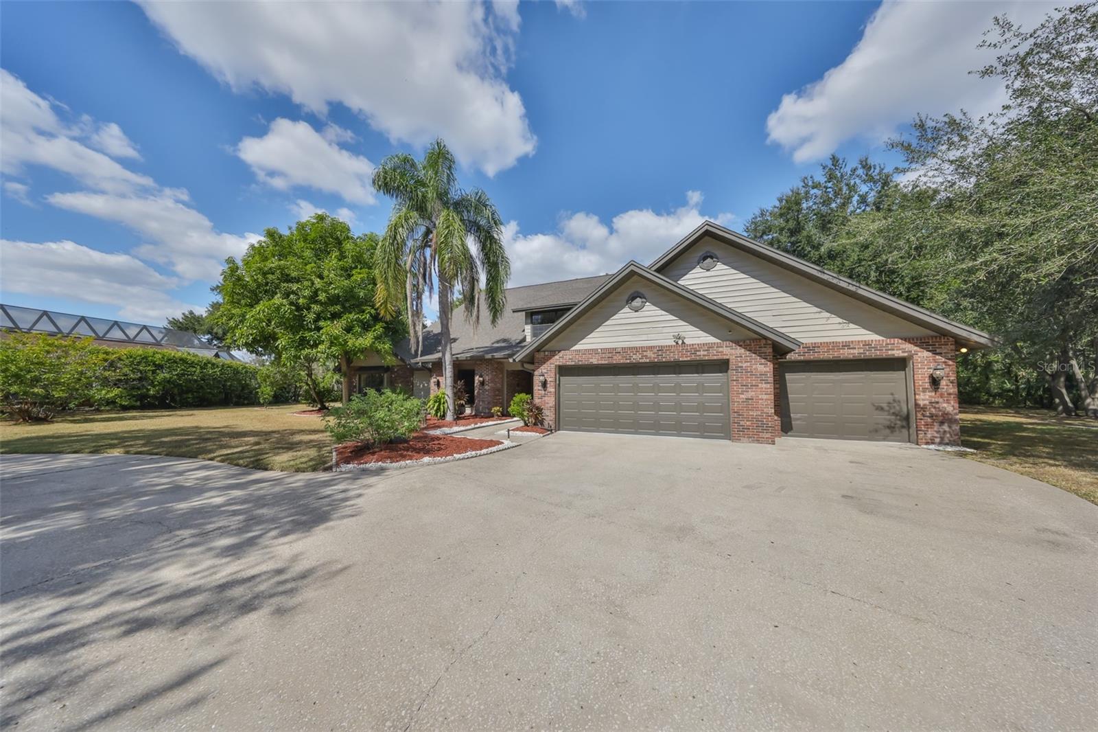 Listing photo id 67 for 1902 Sweet Bay Court