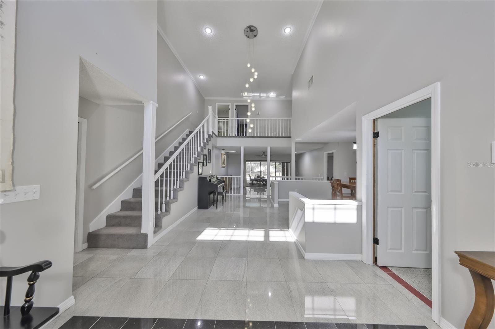 Listing photo id 5 for 1902 Sweet Bay Court