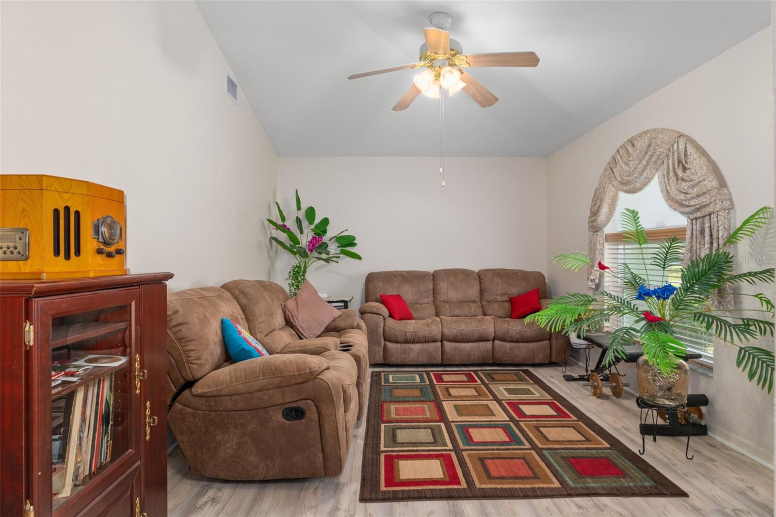 Image 13 of 44 For 2104 Linwood Avenue