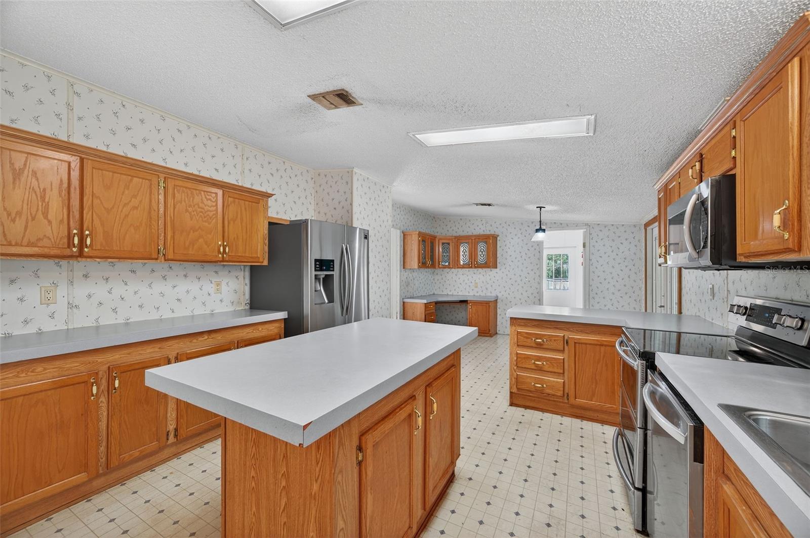 Image 12 of 51 For 14602 Mayer Avenue