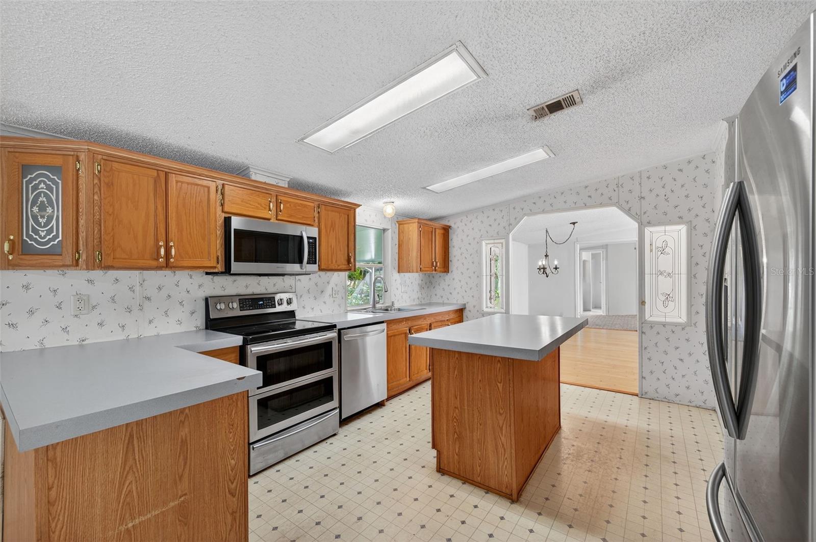 Image 13 of 51 For 14602 Mayer Avenue