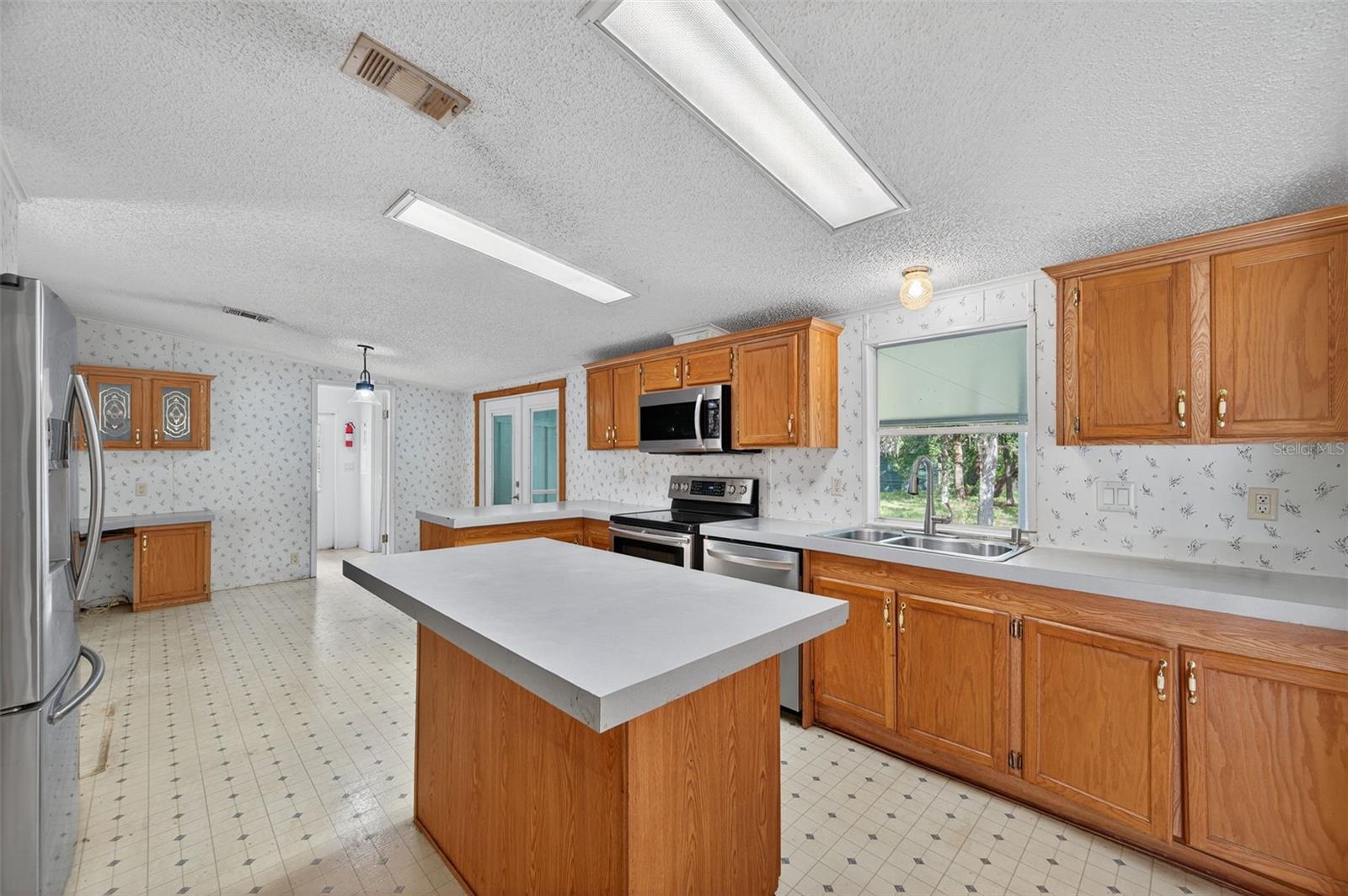 Image 14 of 51 For 14602 Mayer Avenue