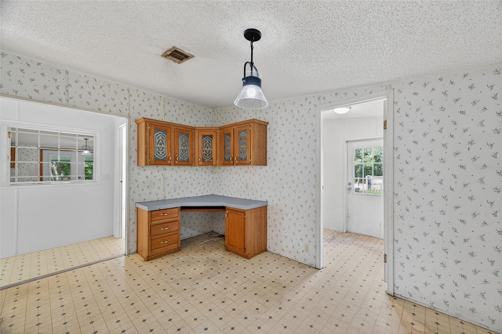 Image 16 of 51 For 14602 Mayer Avenue