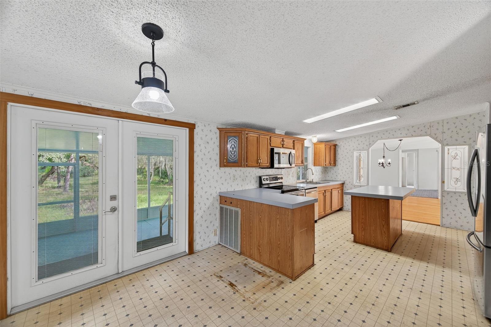 Image 18 of 51 For 14602 Mayer Avenue