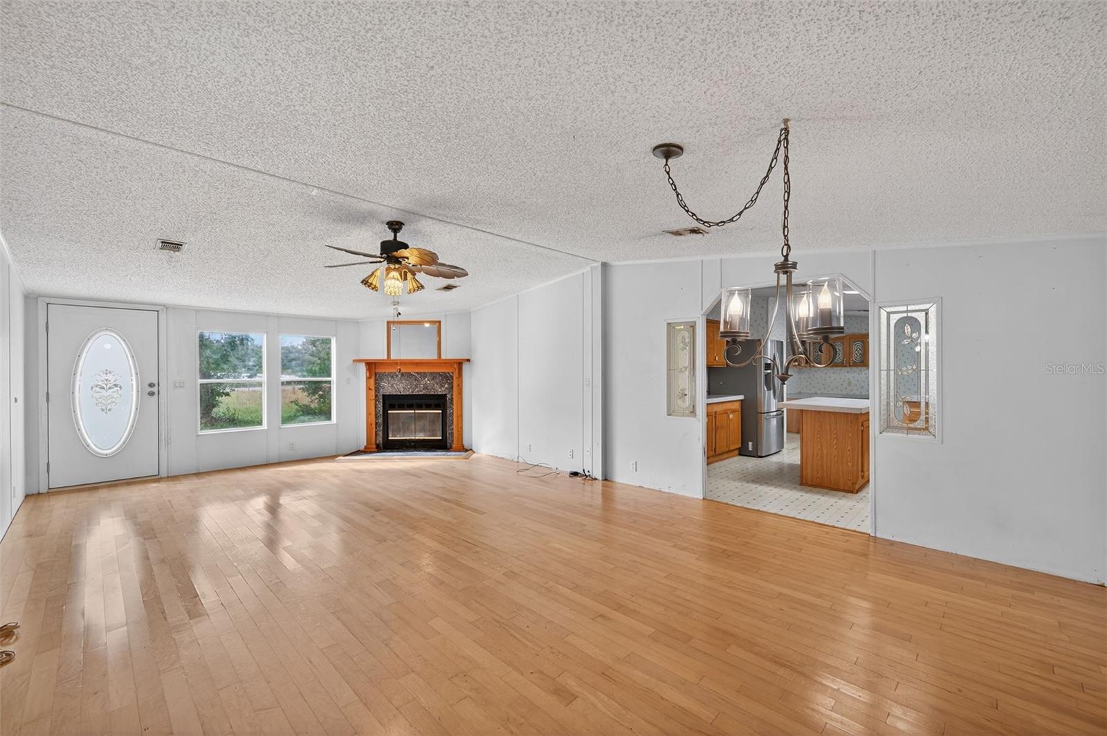 Image 4 of 51 For 14602 Mayer Avenue