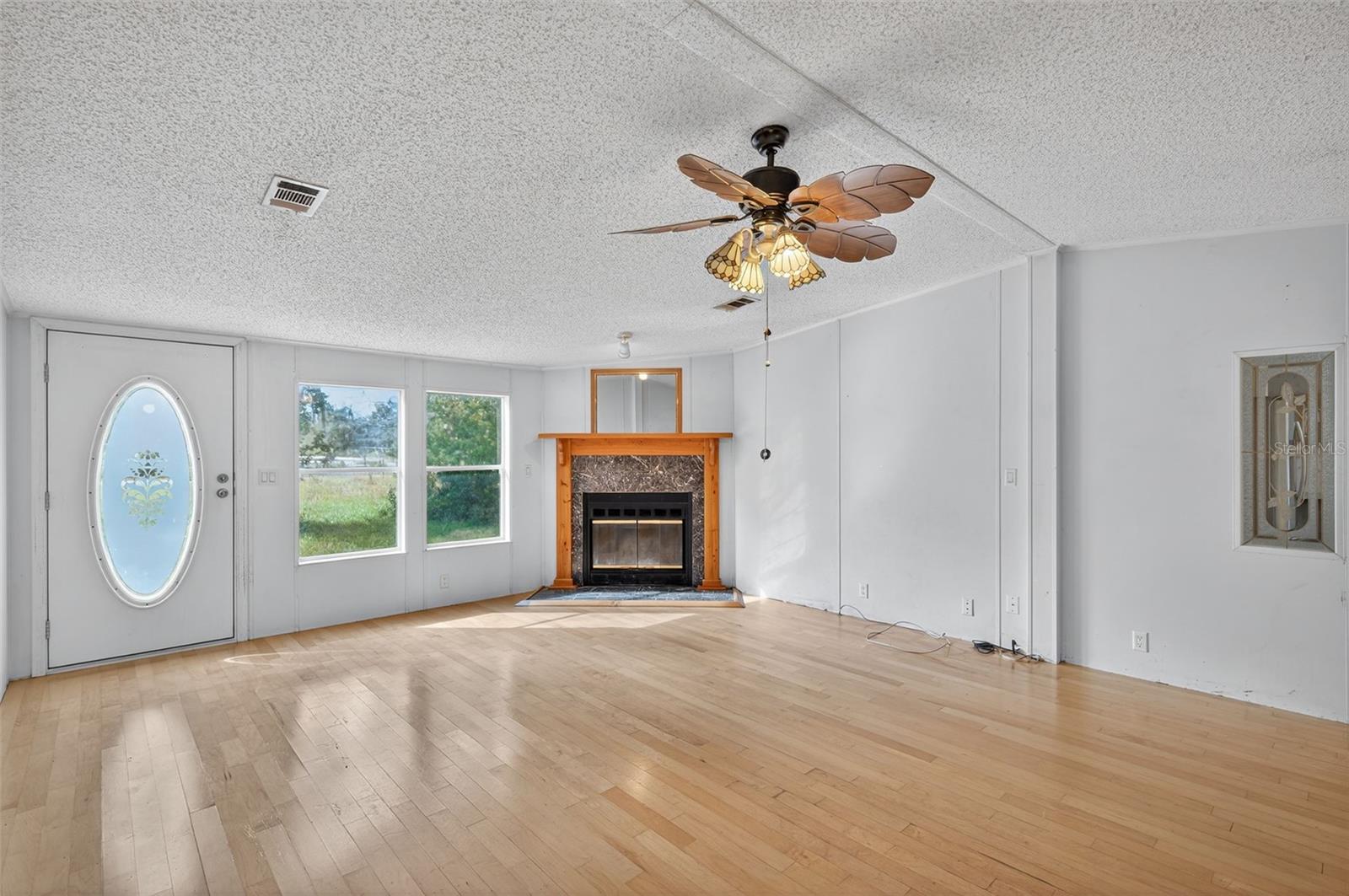 Image 6 of 51 For 14602 Mayer Avenue