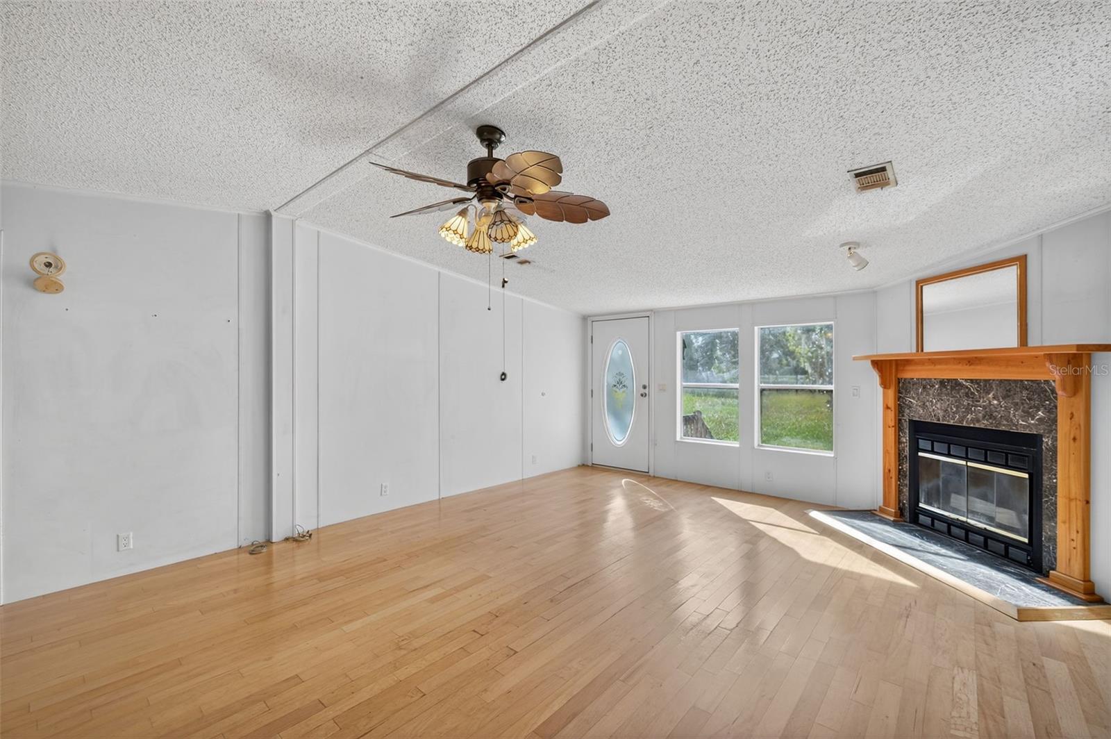 Image 7 of 51 For 14602 Mayer Avenue