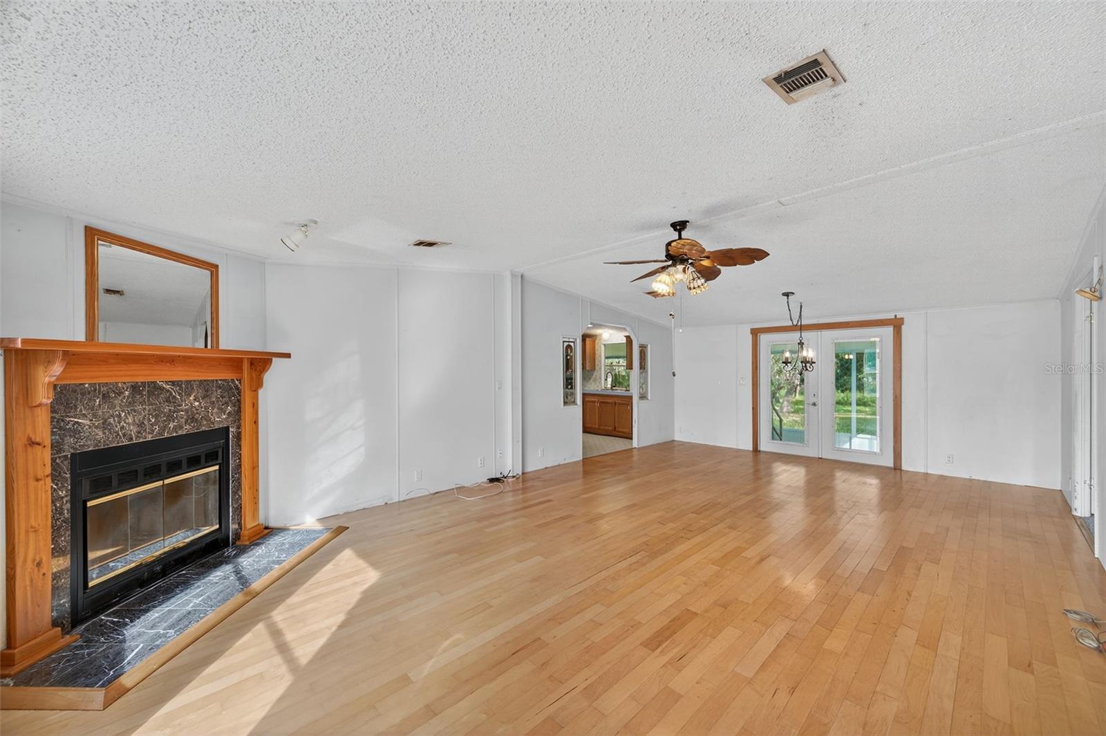 Image 8 of 51 For 14602 Mayer Avenue