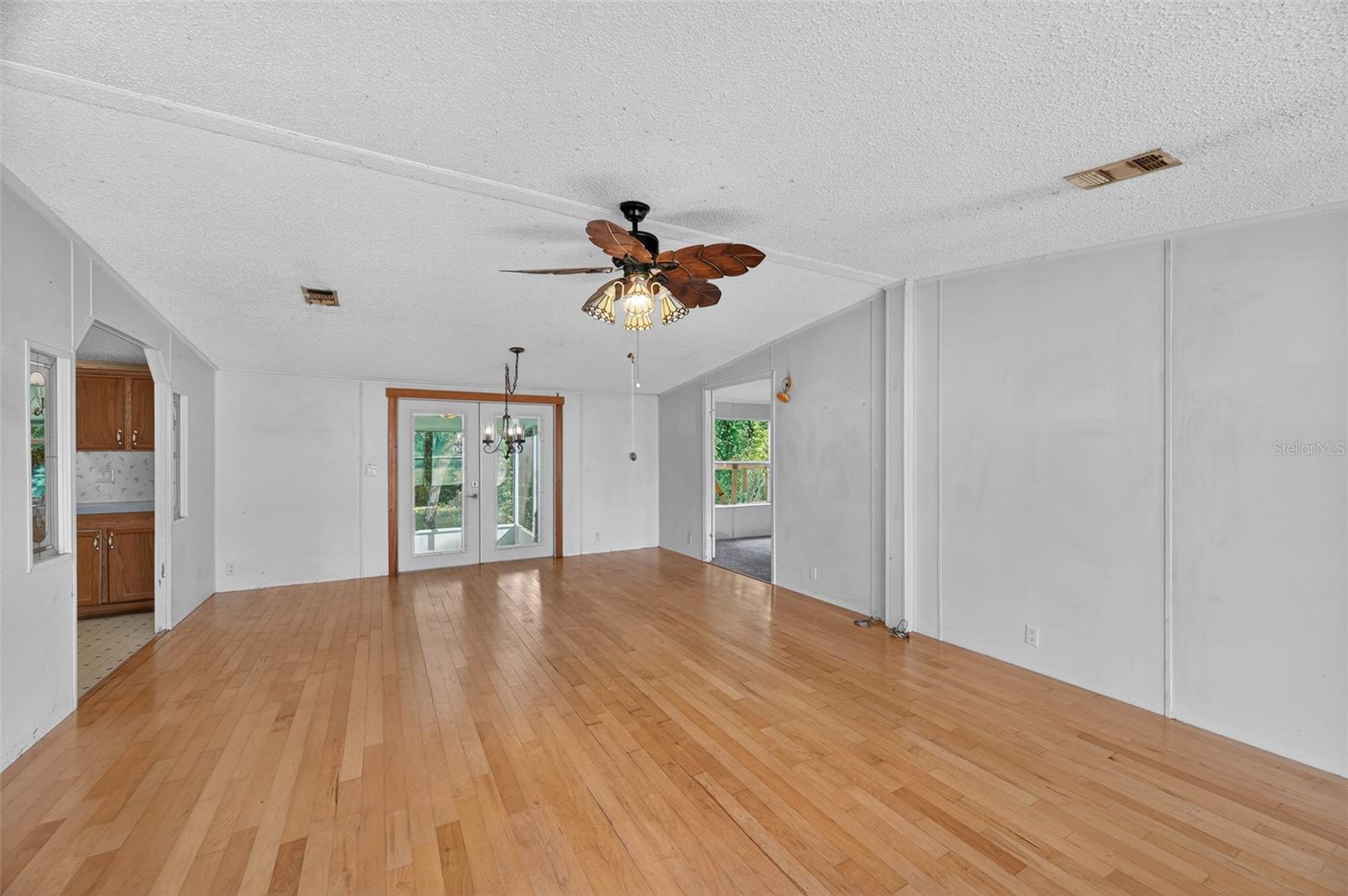 Image 9 of 51 For 14602 Mayer Avenue