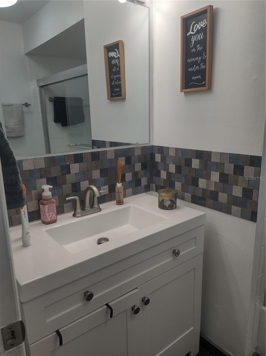 Image 15 of 22 For 7210 Manhattan Avenue 1122