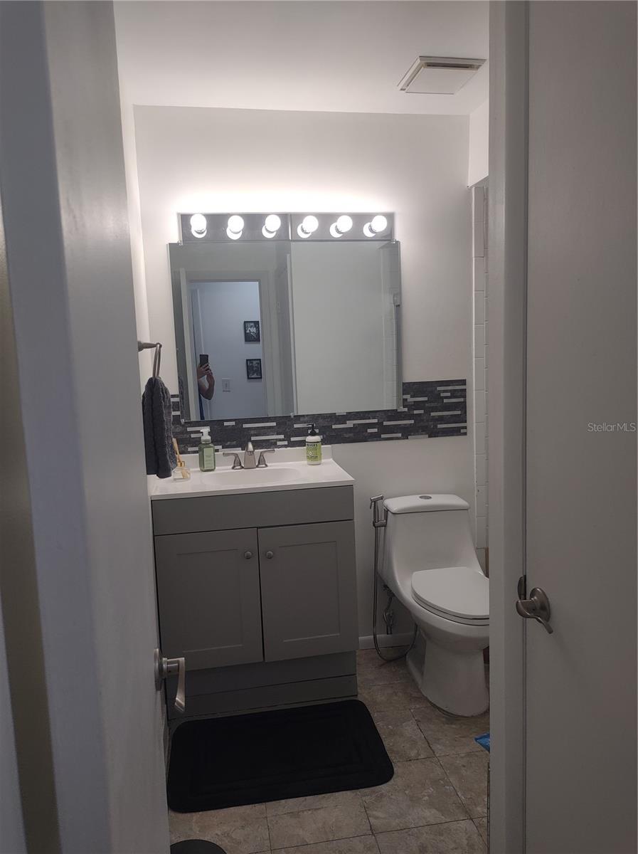 Image 19 of 22 For 7210 Manhattan Avenue 1122