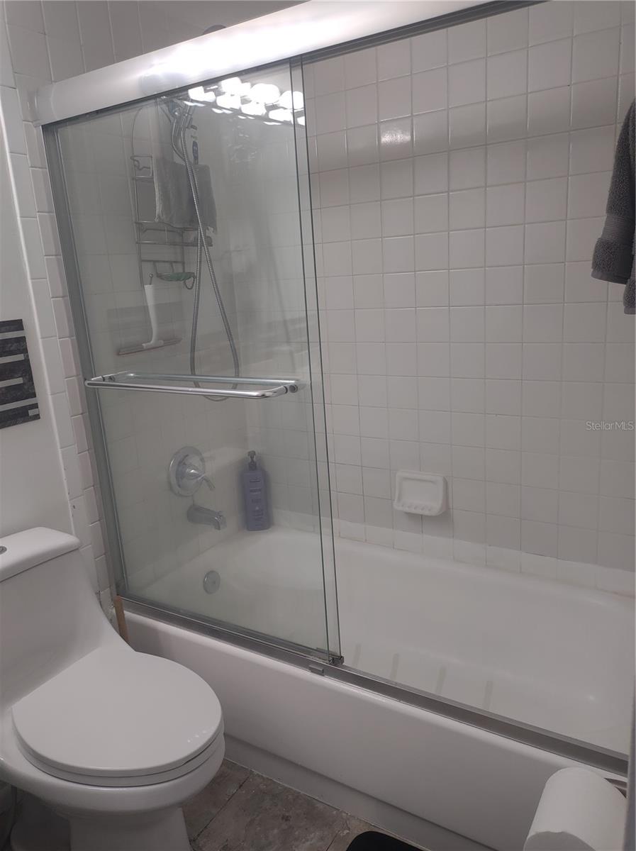 Image 20 of 22 For 7210 Manhattan Avenue 1122