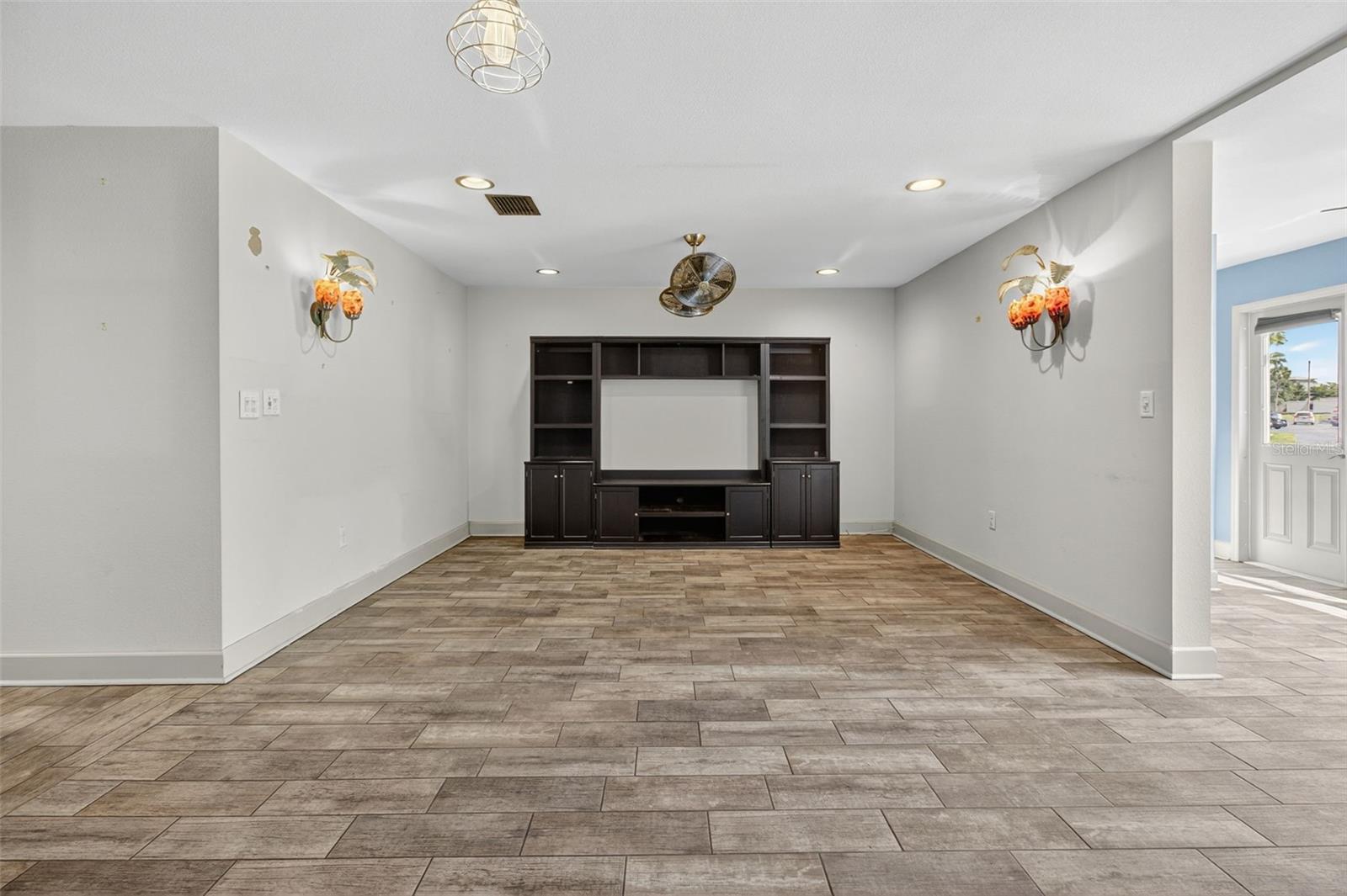 Image 10 of 35 For 5530 80th Street N B106