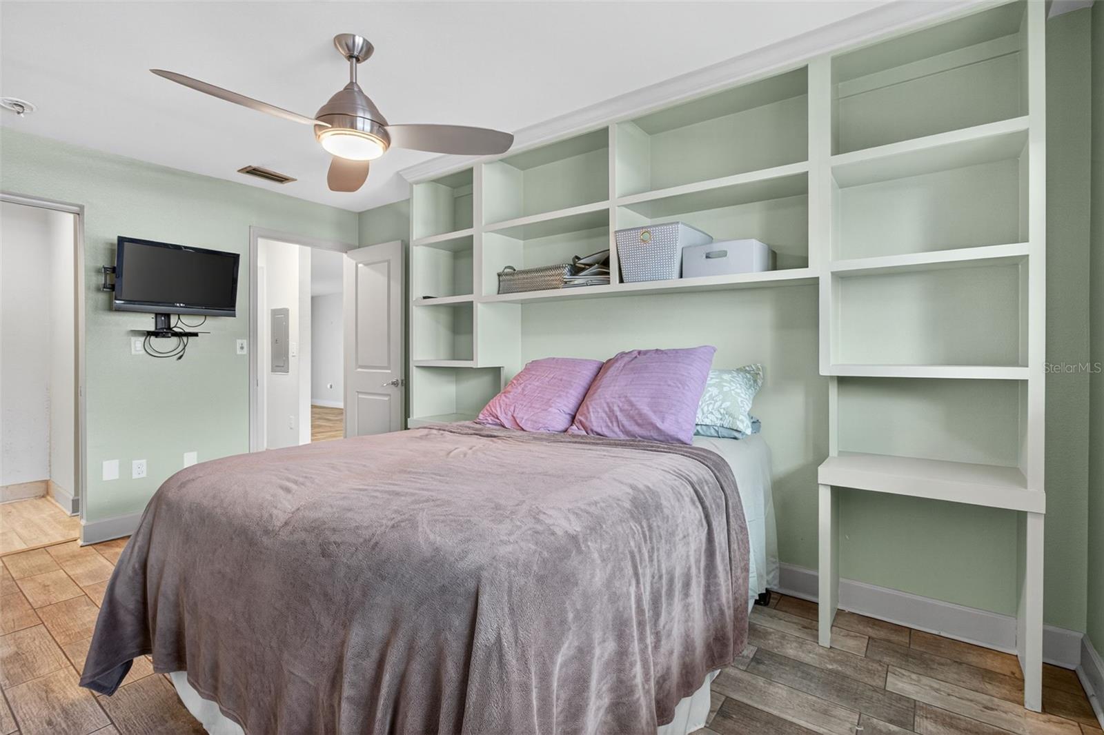 Image 11 of 35 For 5530 80th Street N B106