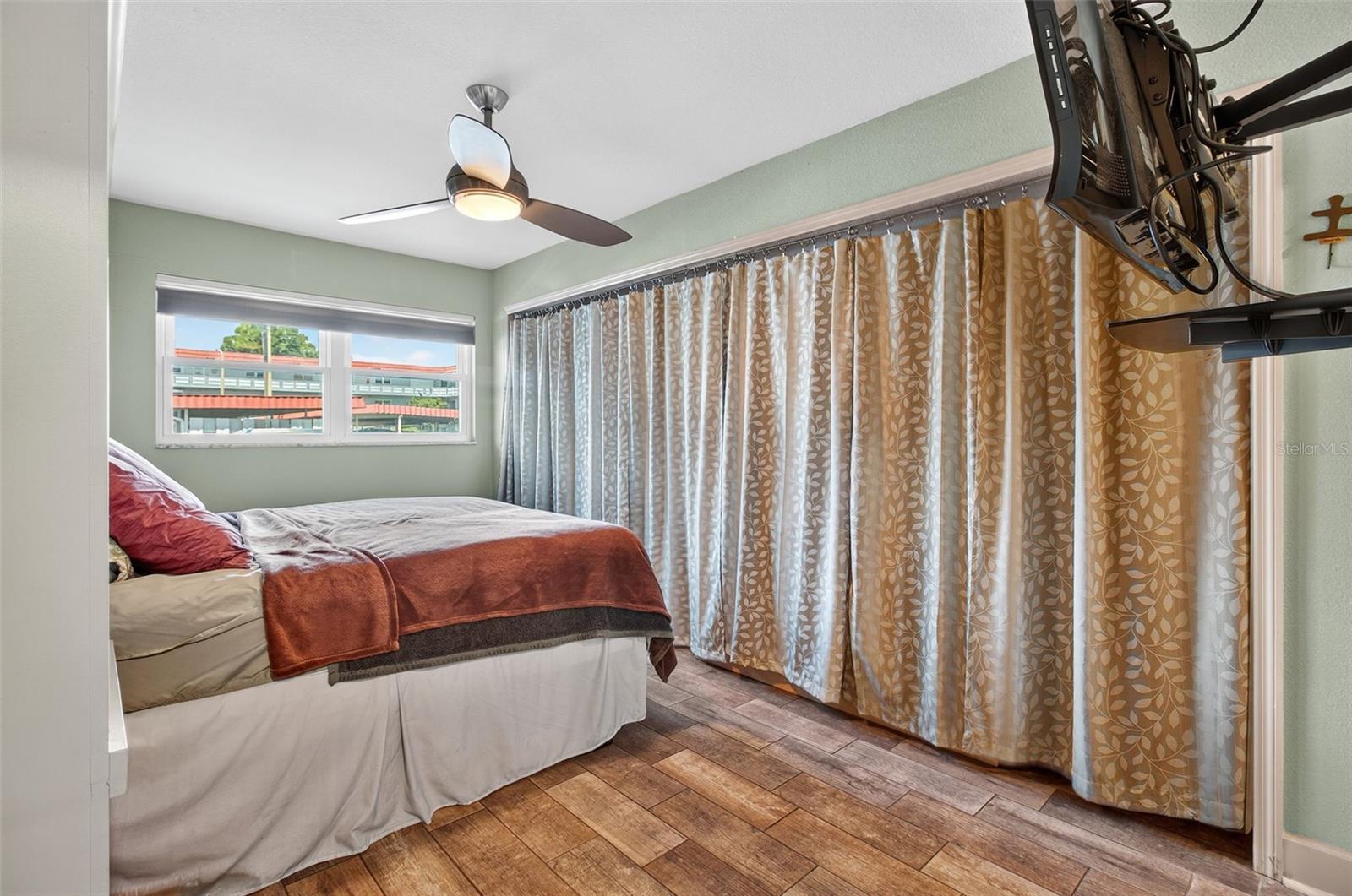 Image 12 of 35 For 5530 80th Street N B106