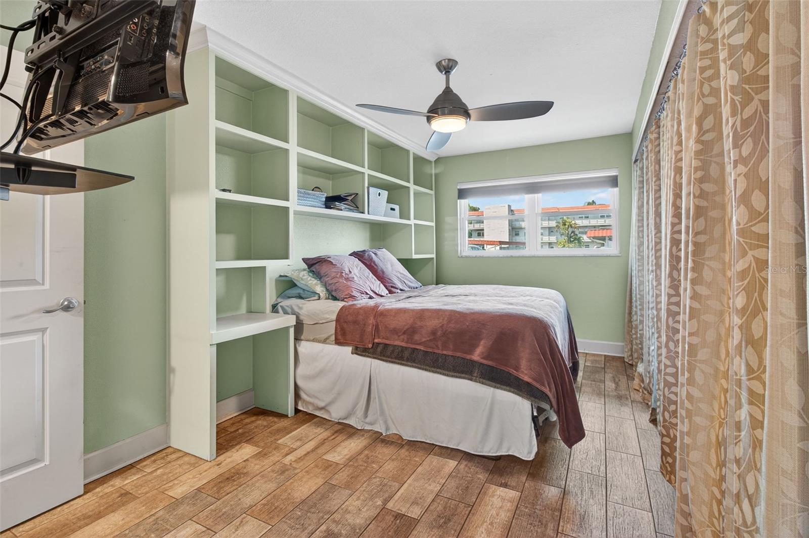 Image 13 of 35 For 5530 80th Street N B106