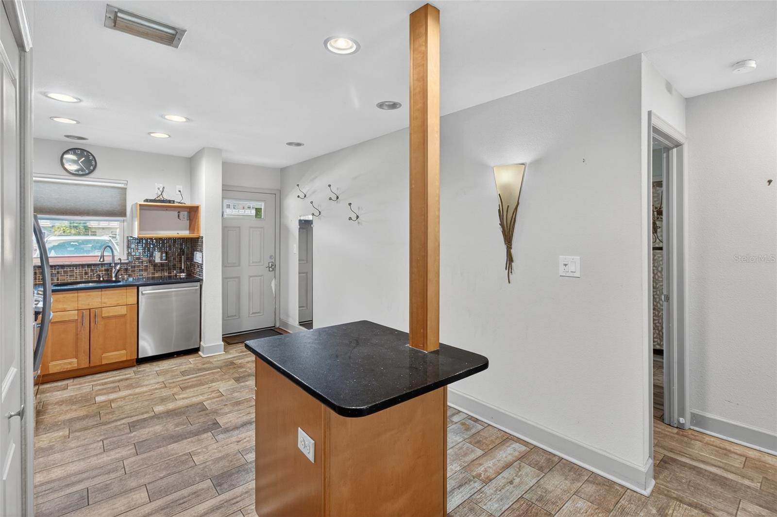 Image 5 of 35 For 5530 80th Street N B106