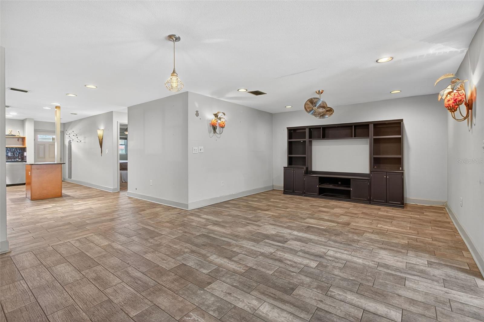 Image 8 of 35 For 5530 80th Street N B106