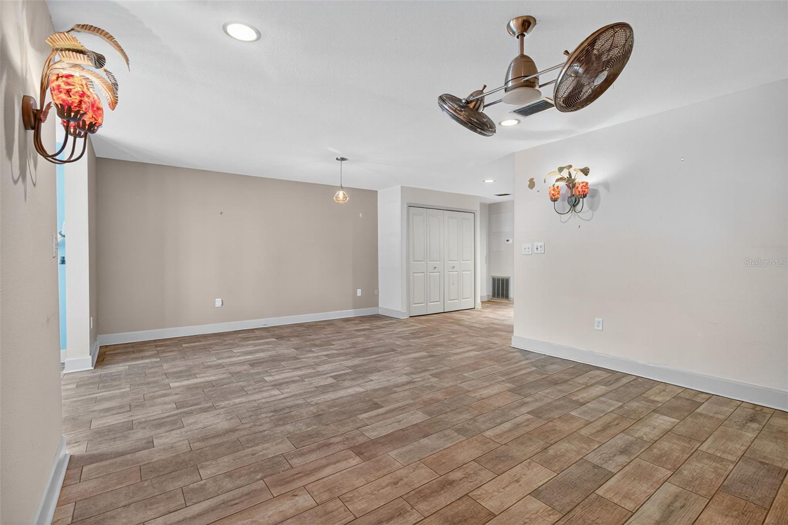 Image 9 of 35 For 5530 80th Street N B106