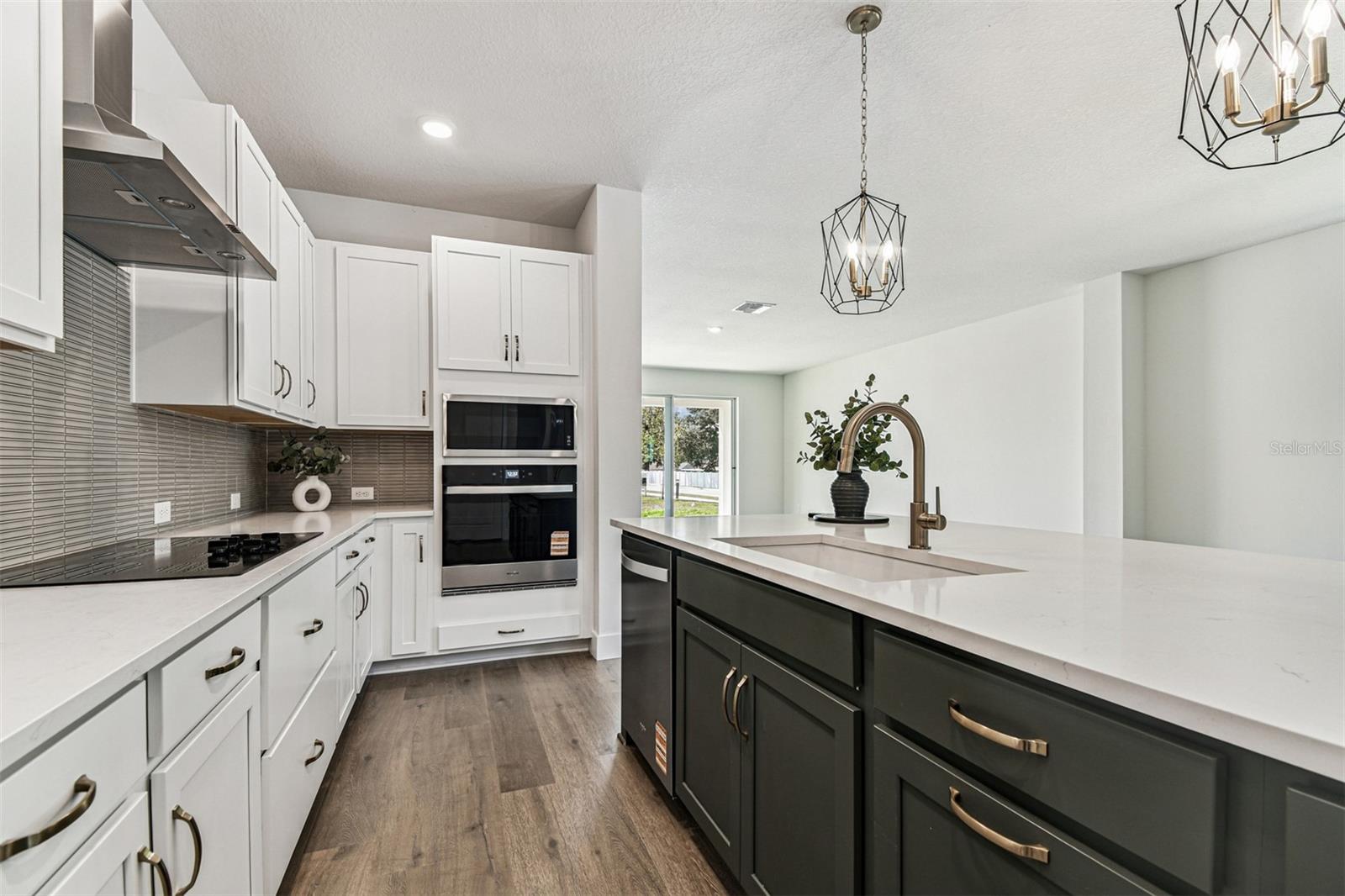 Listing photo id 5 for 11309 Hardwood Hammock Lane