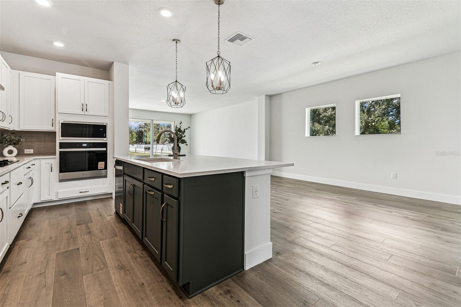 Listing photo id 7 for 11309 Hardwood Hammock Lane