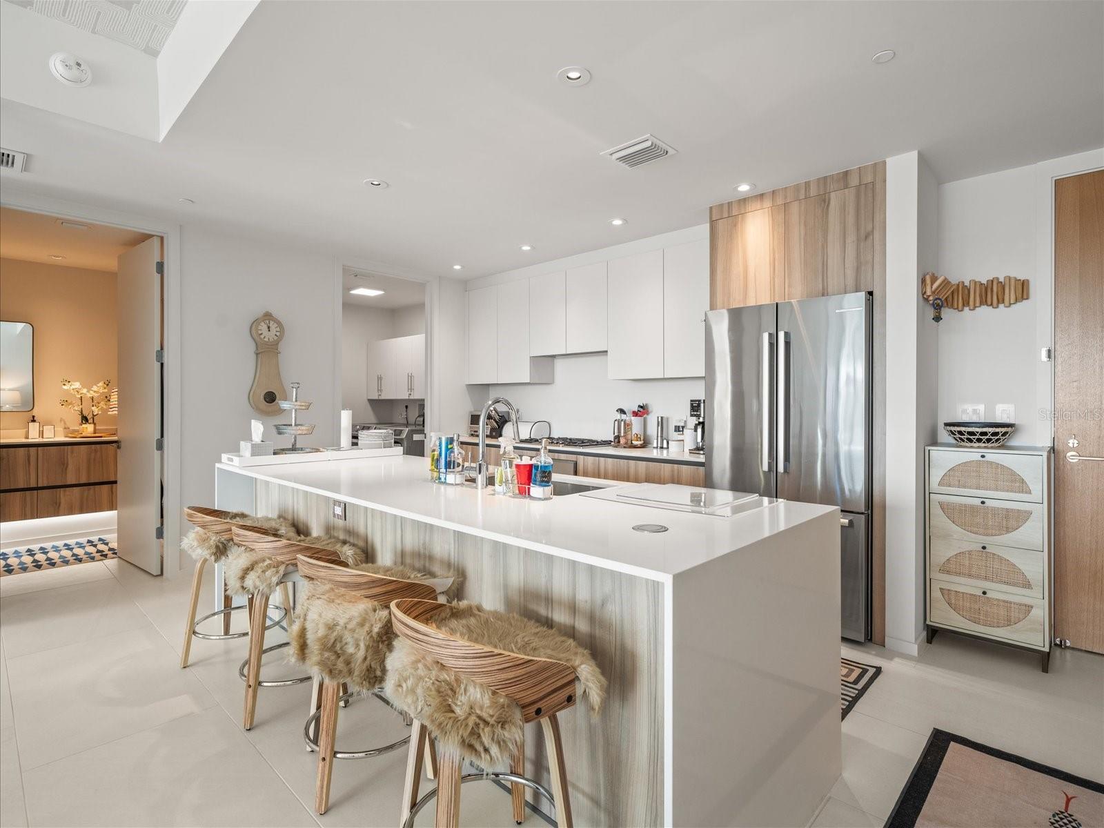 Image 17 of 93 For 1020 Sunset Point Road 511