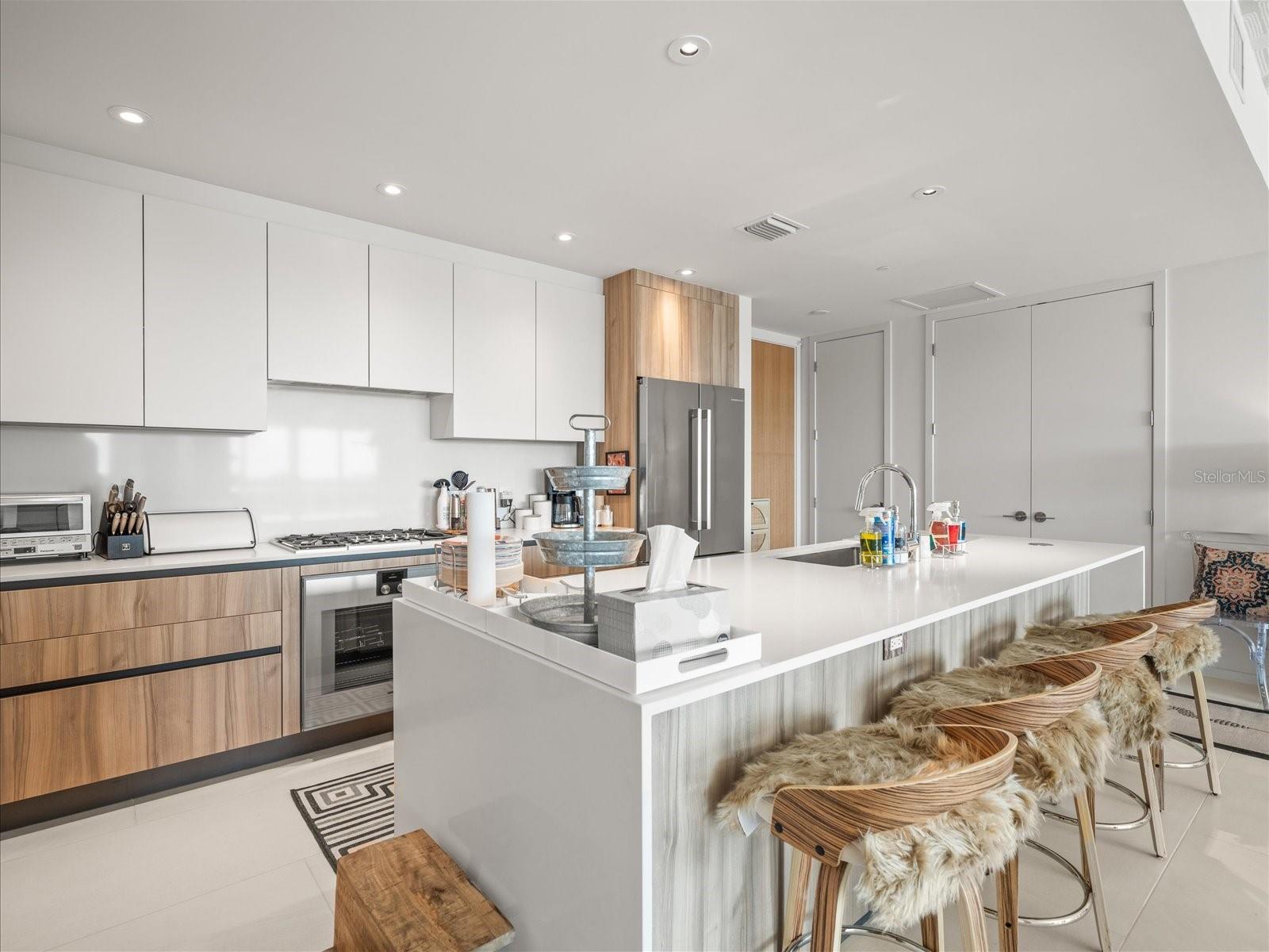 Image 18 of 93 For 1020 Sunset Point Road 511