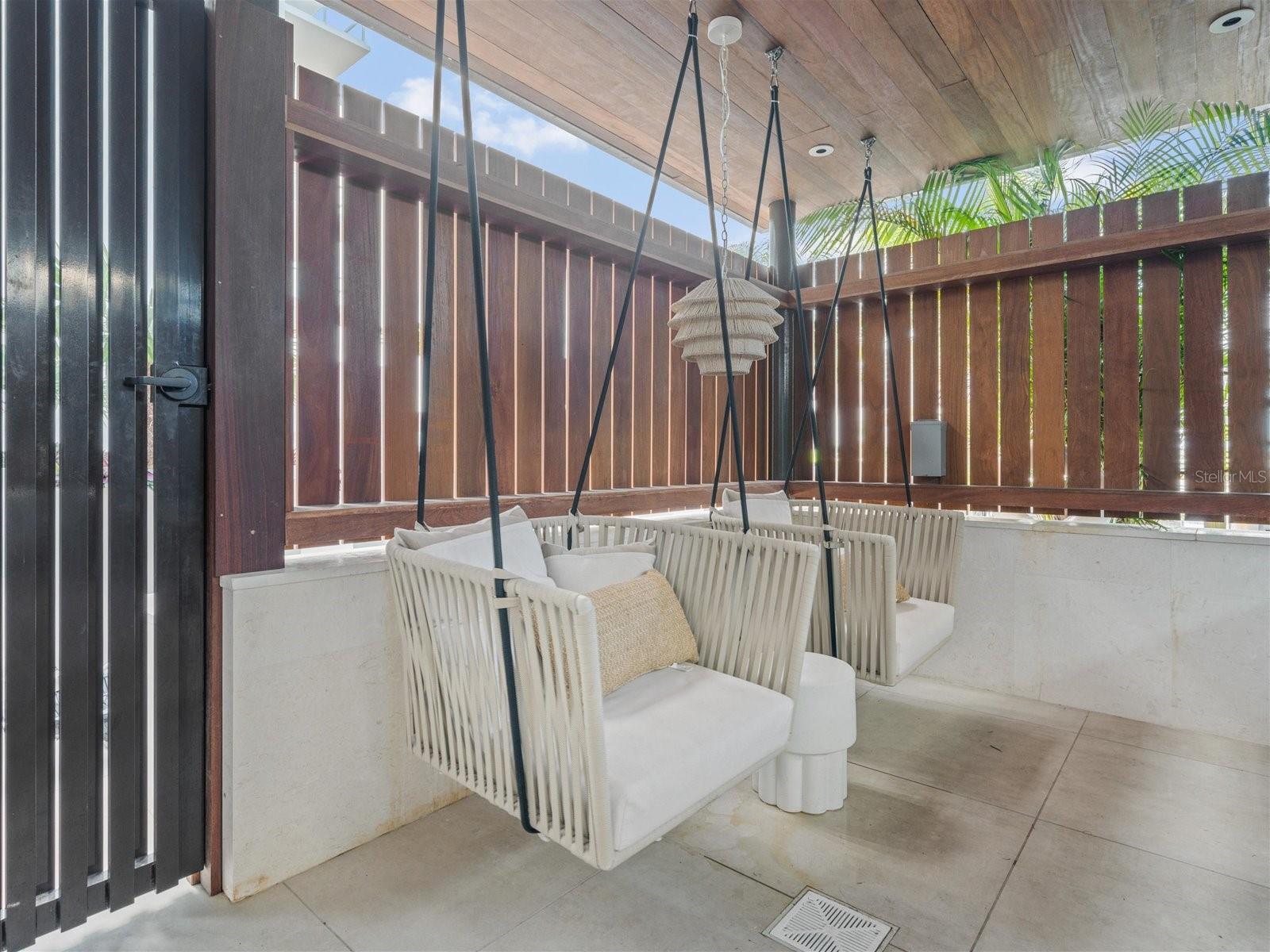 Image 40 of 93 For 1020 Sunset Point Road 511