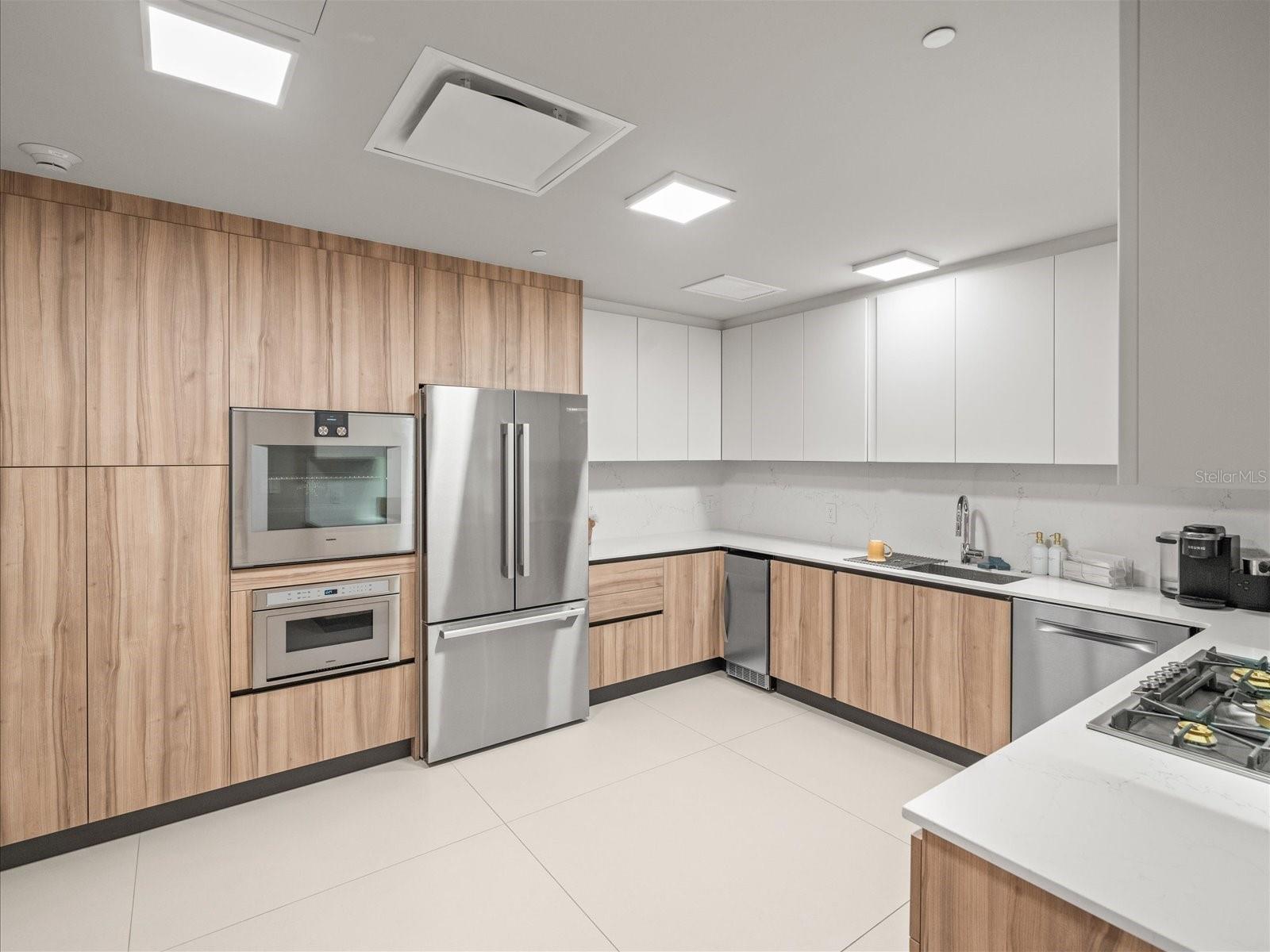 Image 49 of 93 For 1020 Sunset Point Road 511