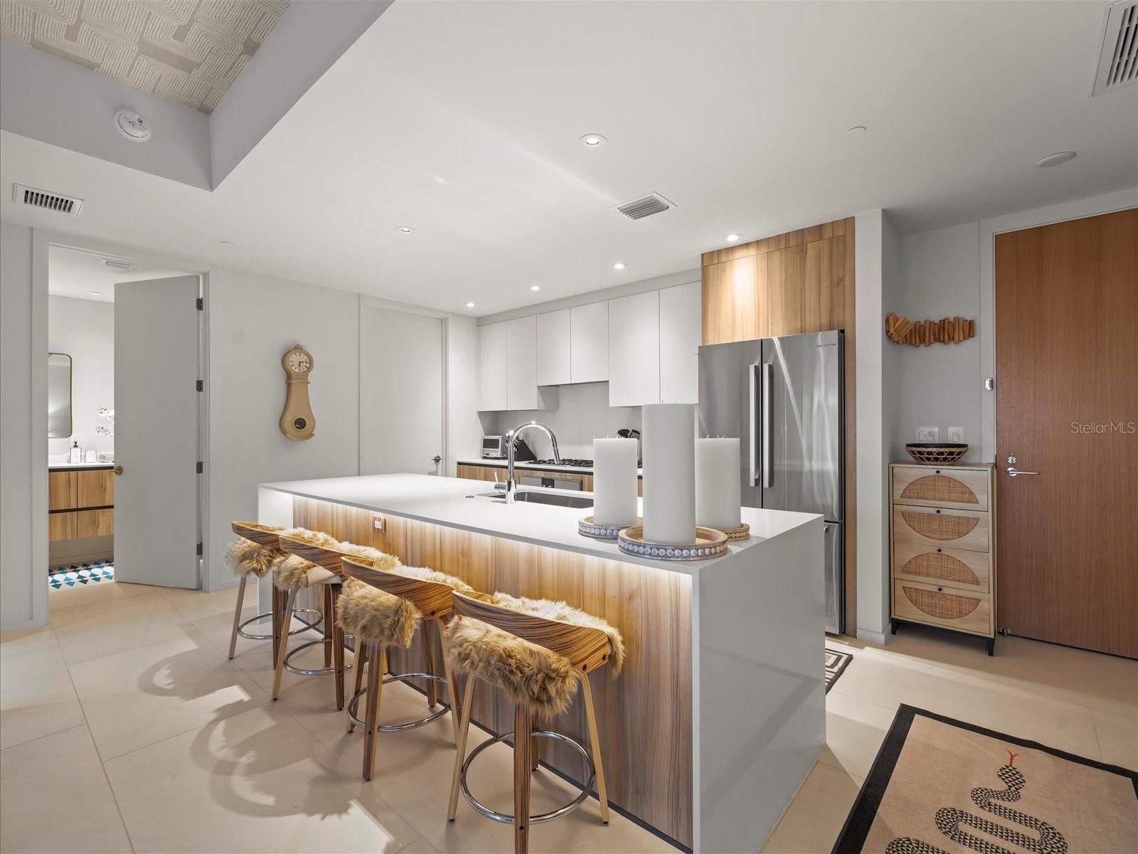 Image 60 of 93 For 1020 Sunset Point Road 511