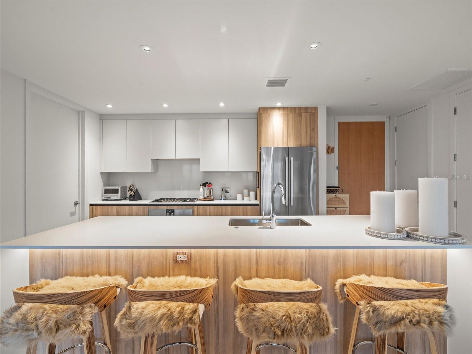 Image 61 of 93 For 1020 Sunset Point Road 511