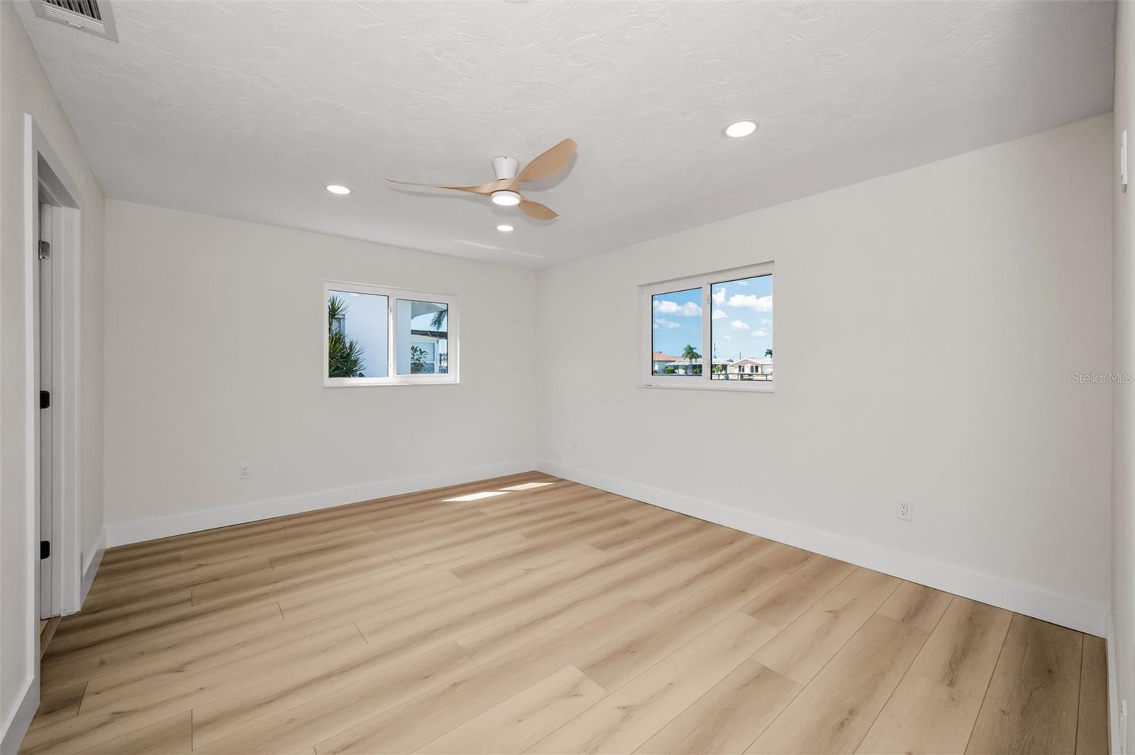 Image 17 of 35 For 790 116th Avenue