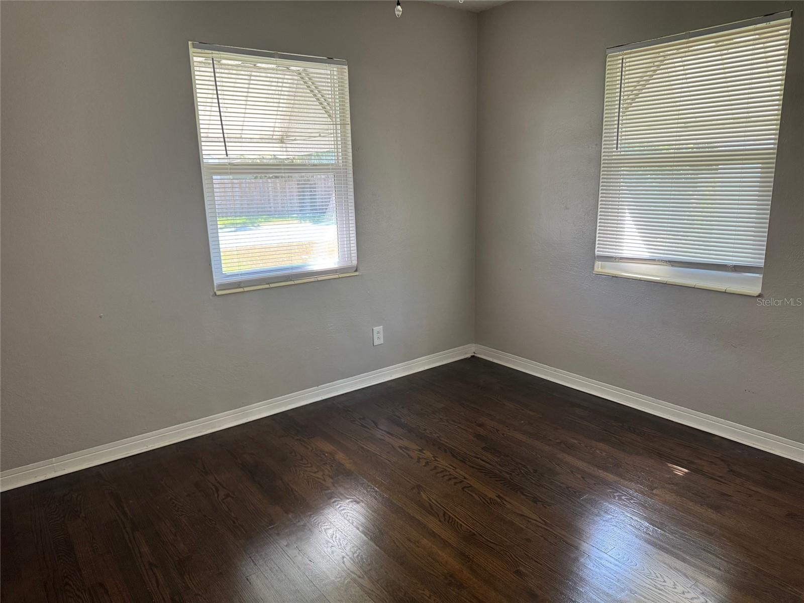 Image 5 of 27 For 2500 14th Avenue N