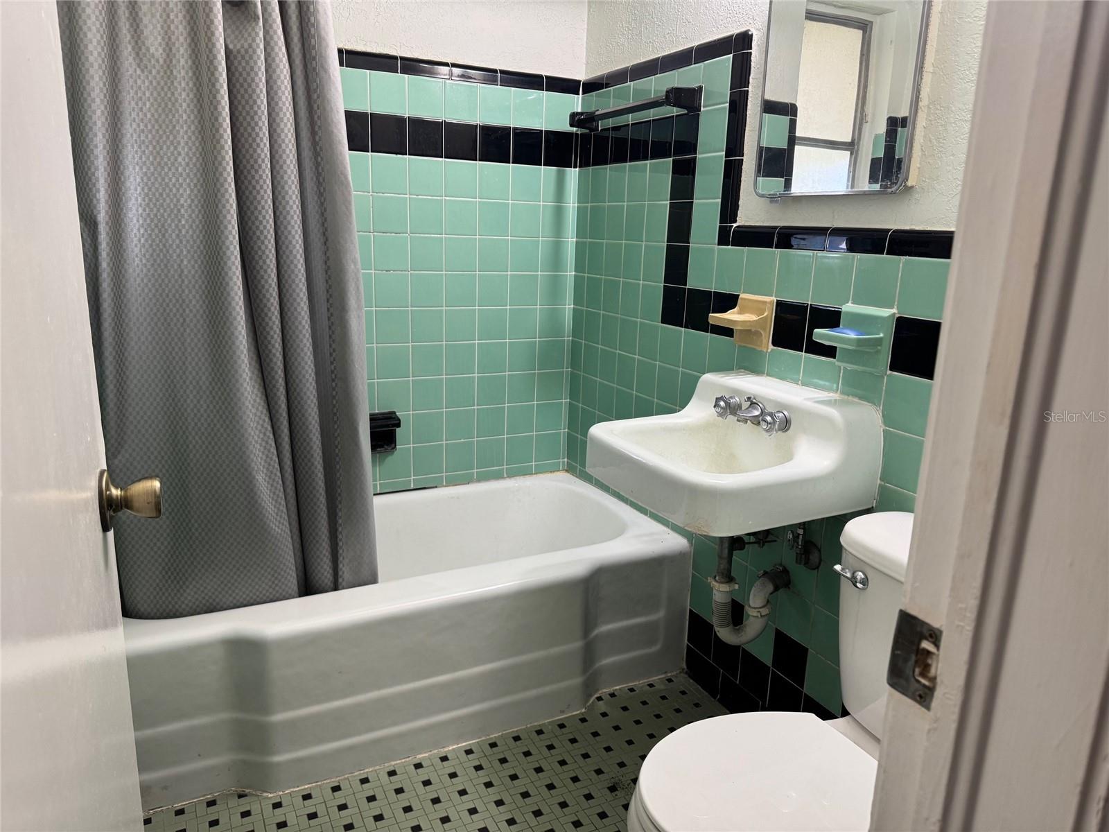 Image 6 of 27 For 2500 14th Avenue N