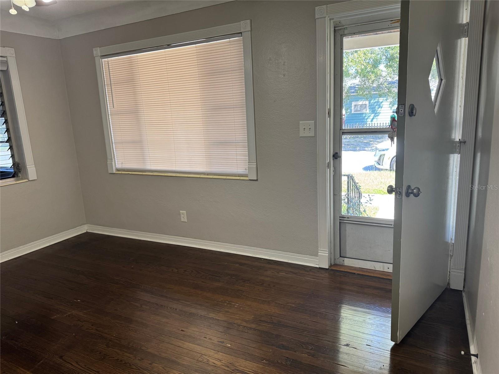 Image 7 of 27 For 2500 14th Avenue N