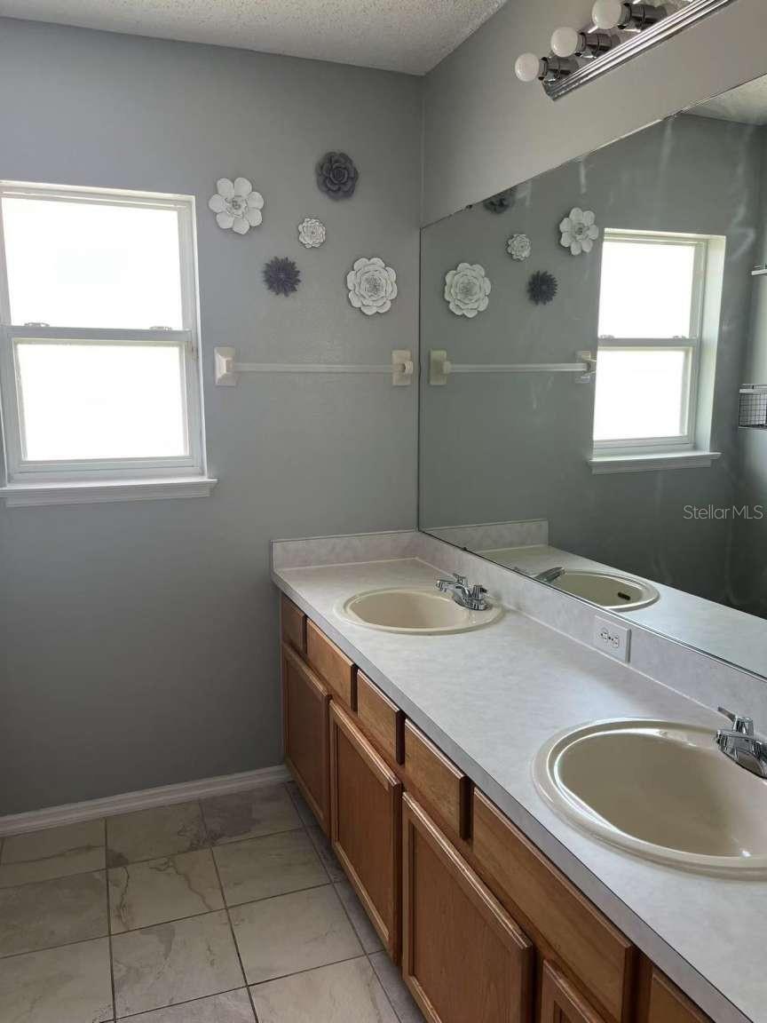Image 18 of 20 For 14417 Jasmine Glen Drive