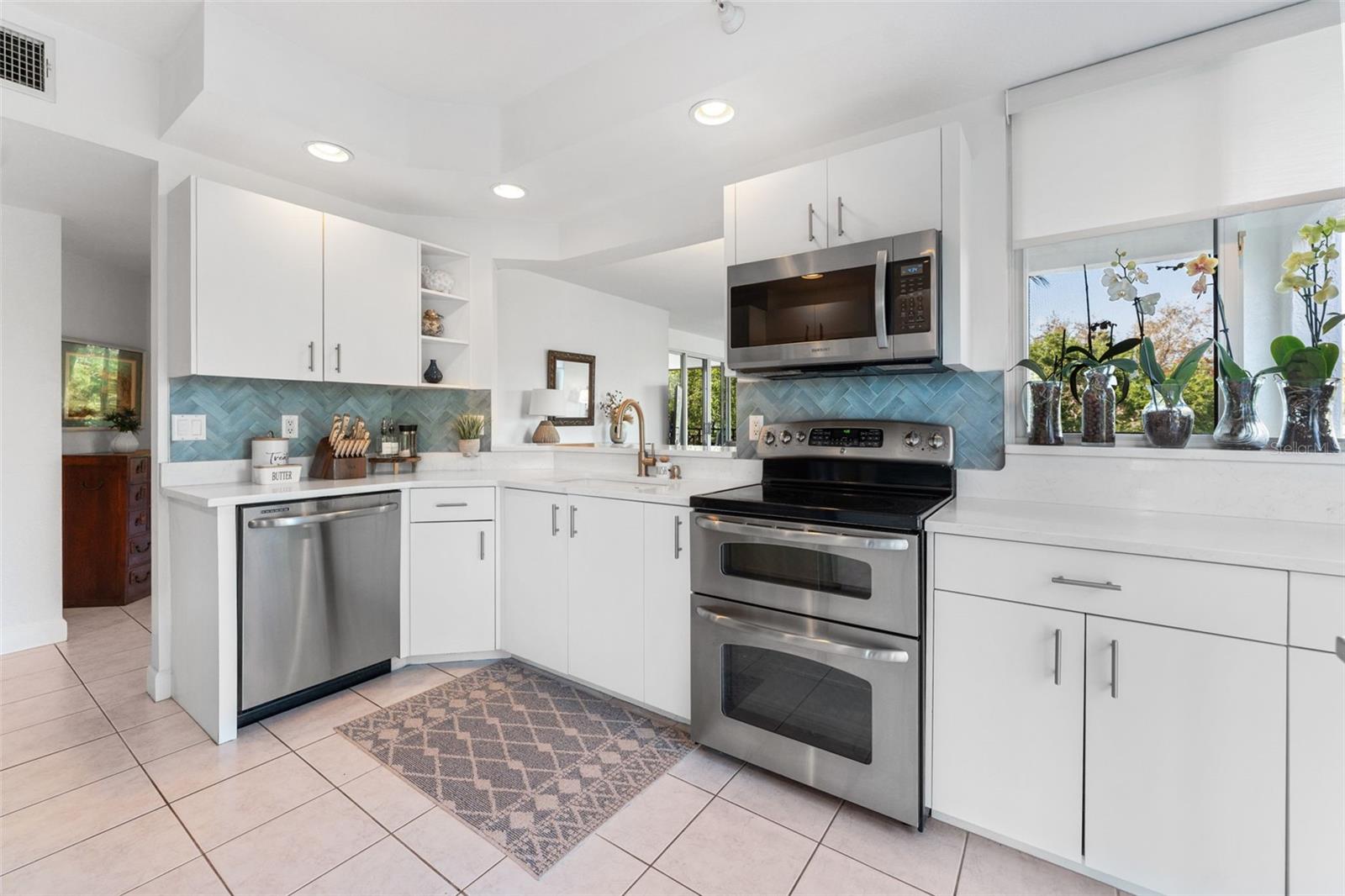 Image 12 of 28 For 4750 Dolphin Cay Lane S 209