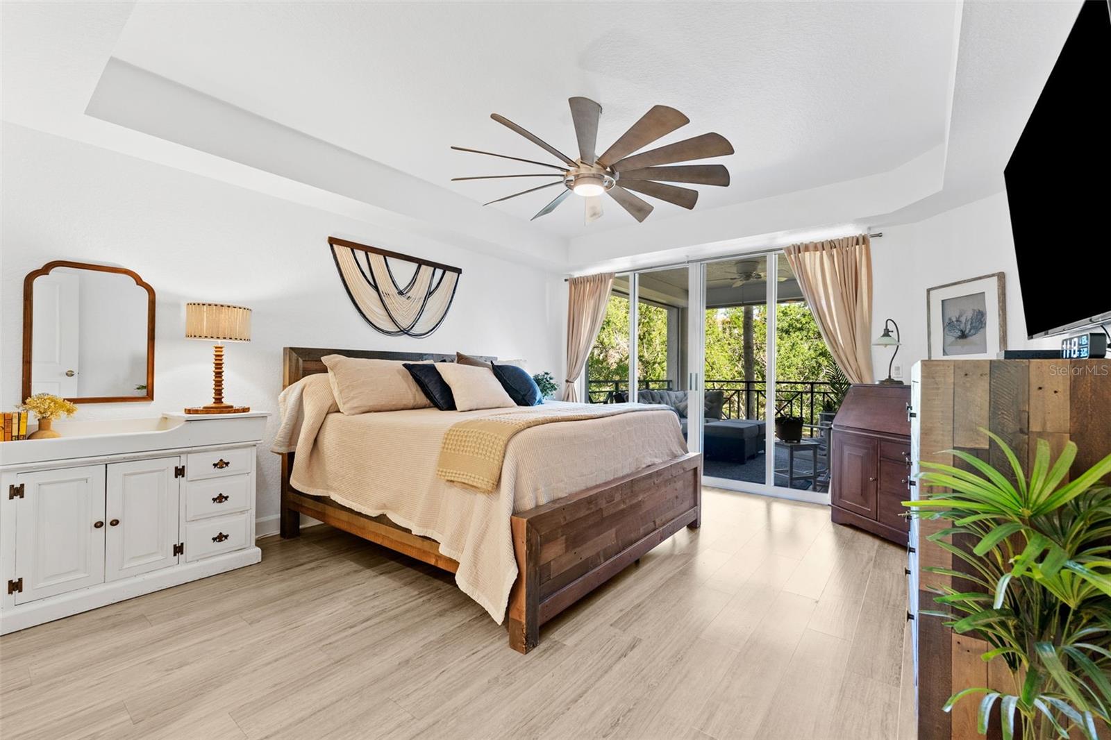 Image 17 of 28 For 4750 Dolphin Cay Lane S 209