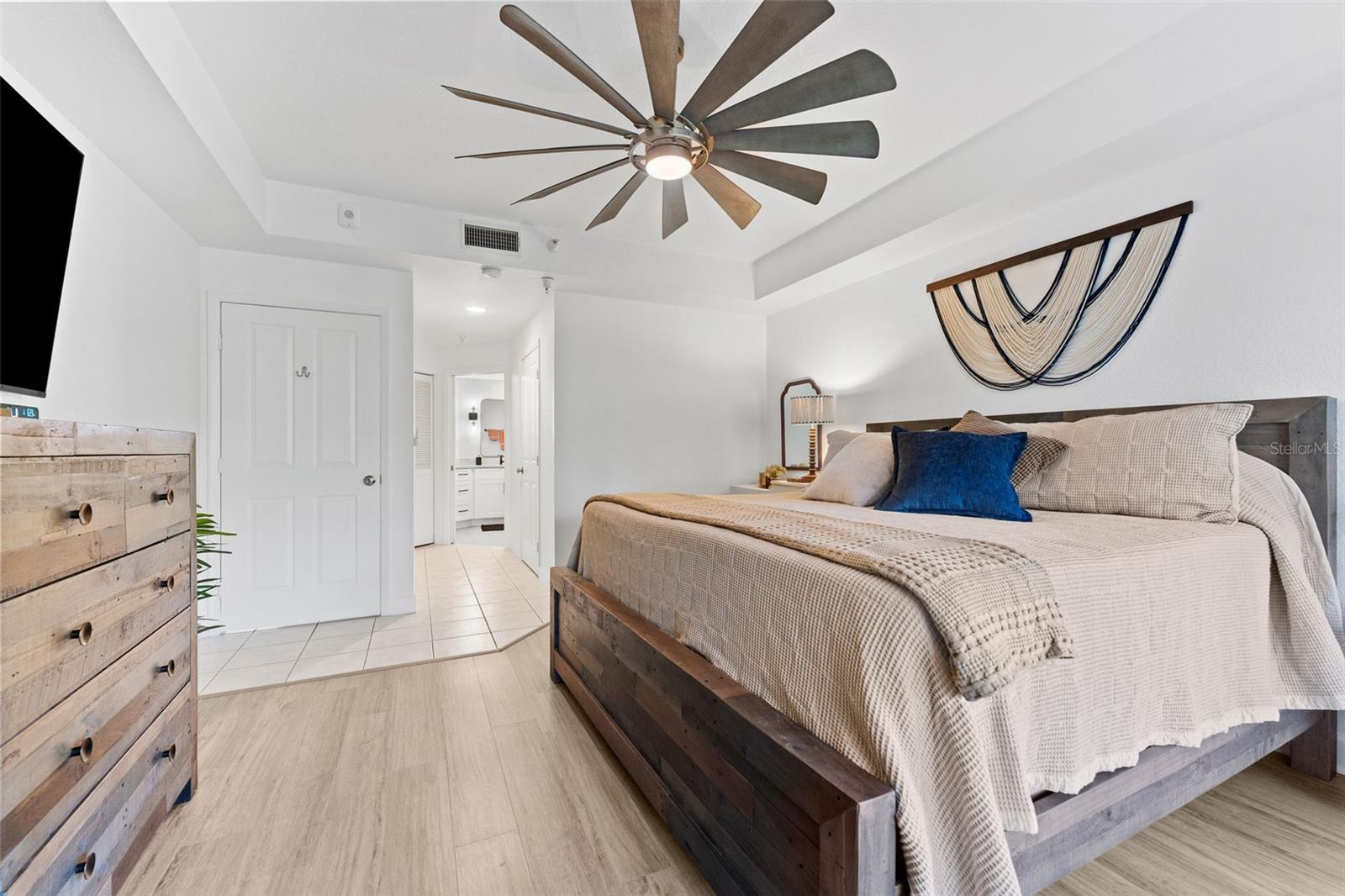Image 18 of 28 For 4750 Dolphin Cay Lane S 209