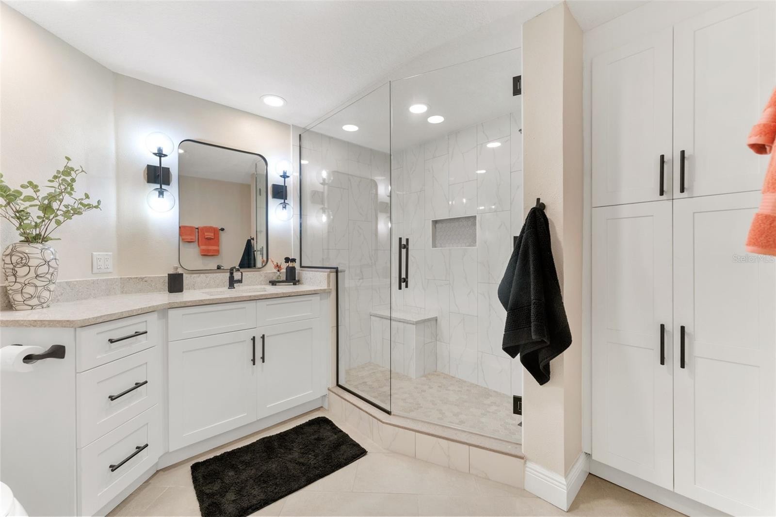 Image 21 of 28 For 4750 Dolphin Cay Lane S 209