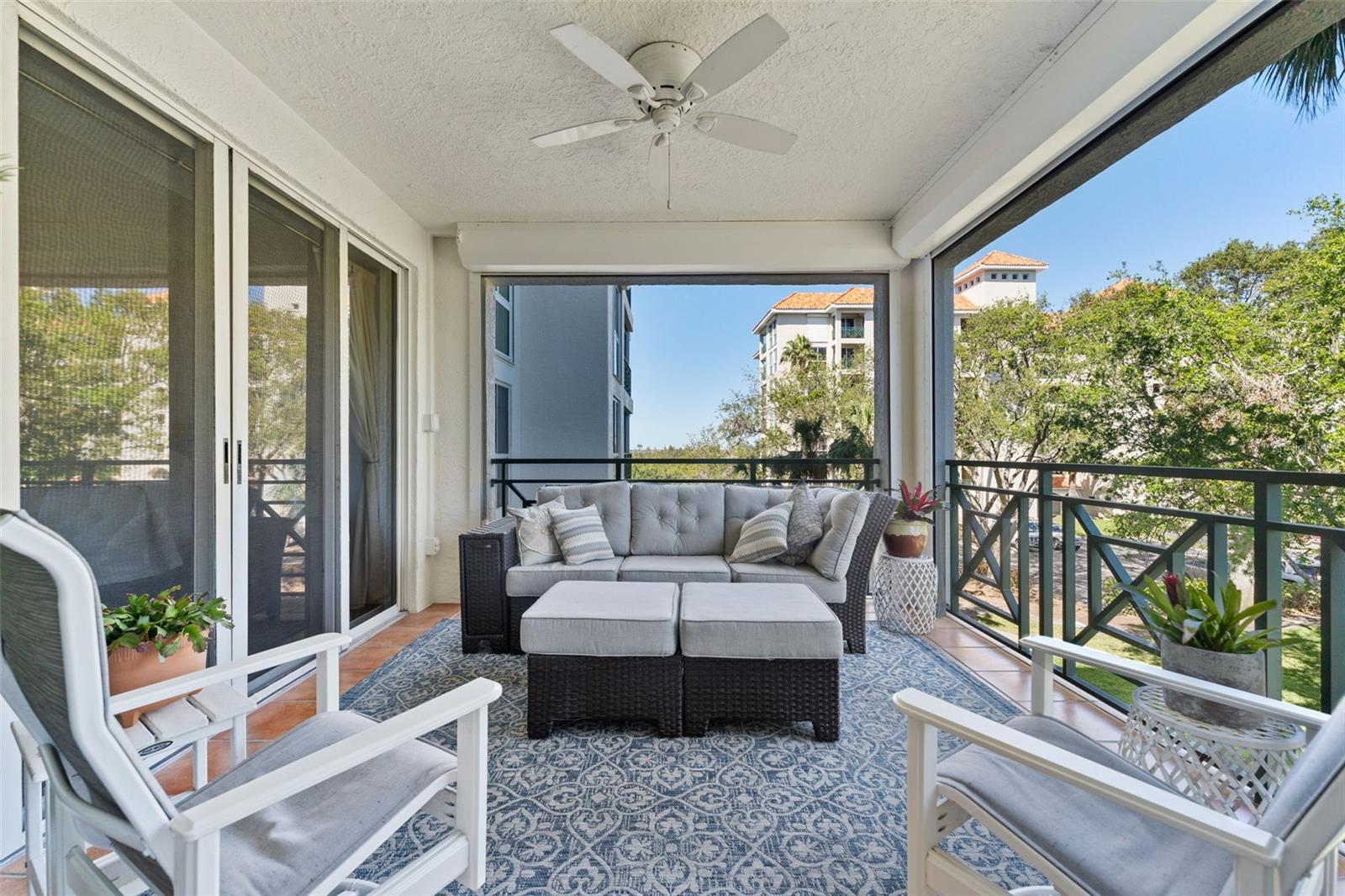 Image 9 of 28 For 4750 Dolphin Cay Lane S 209