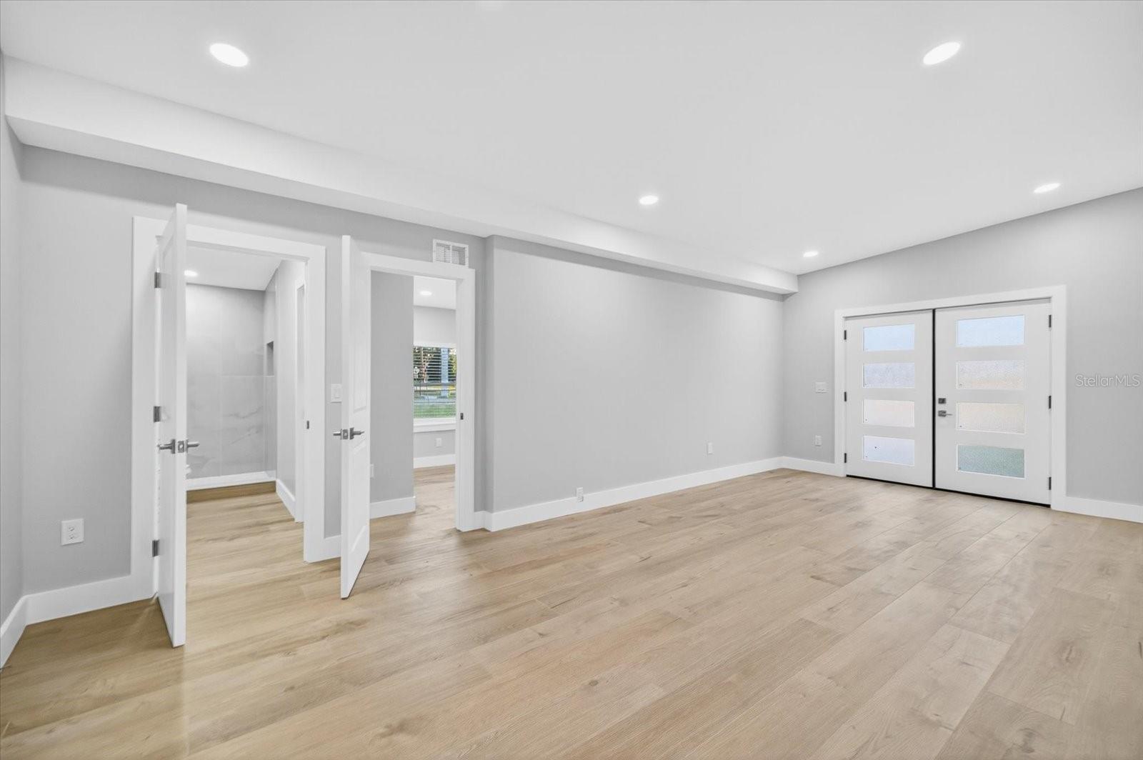 Image 11 of 43 For 4308 Iowa Avenue